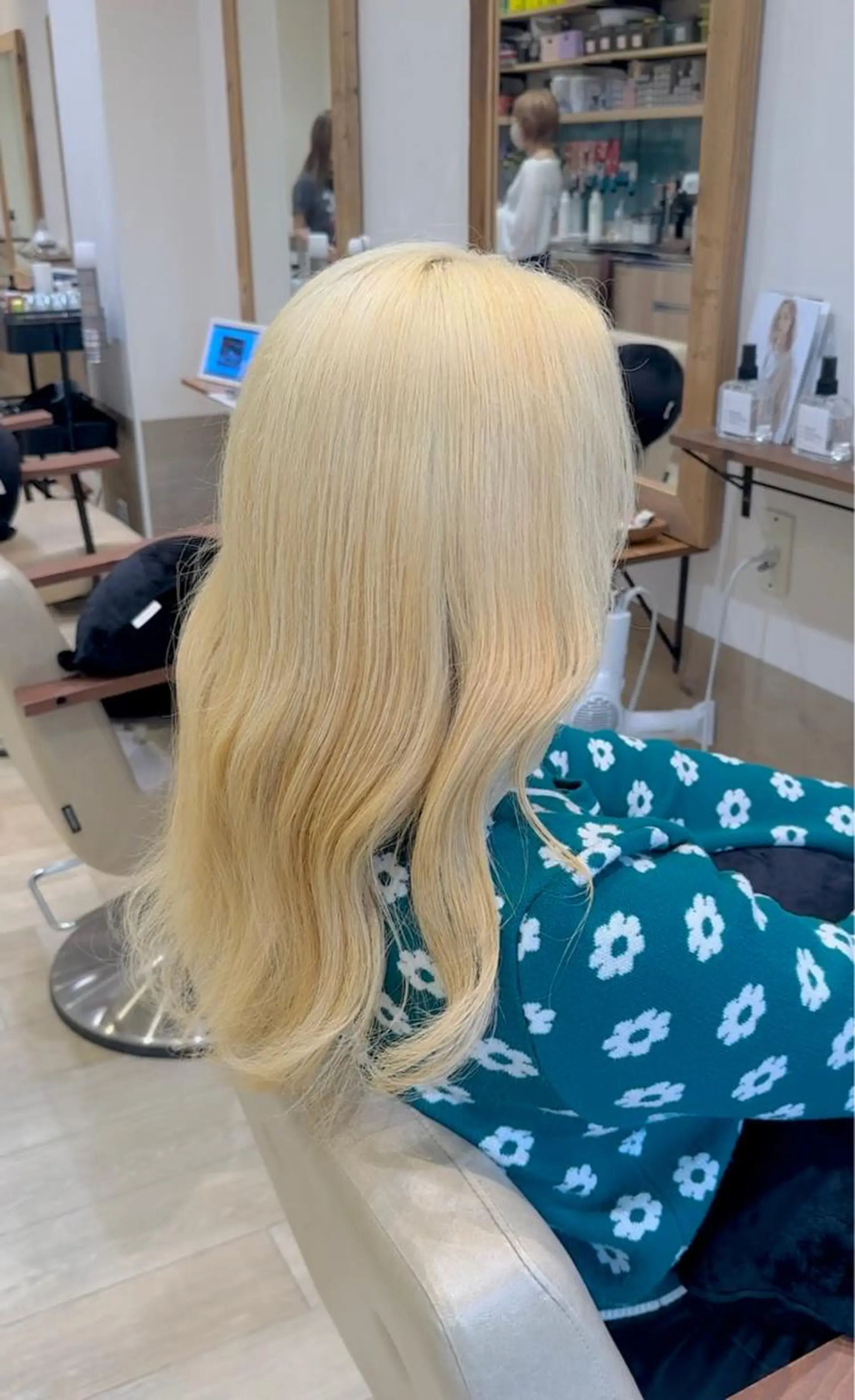 ロング カラー ブリーチ ブリーチなしカラー RURI🩵のヘアスタイル