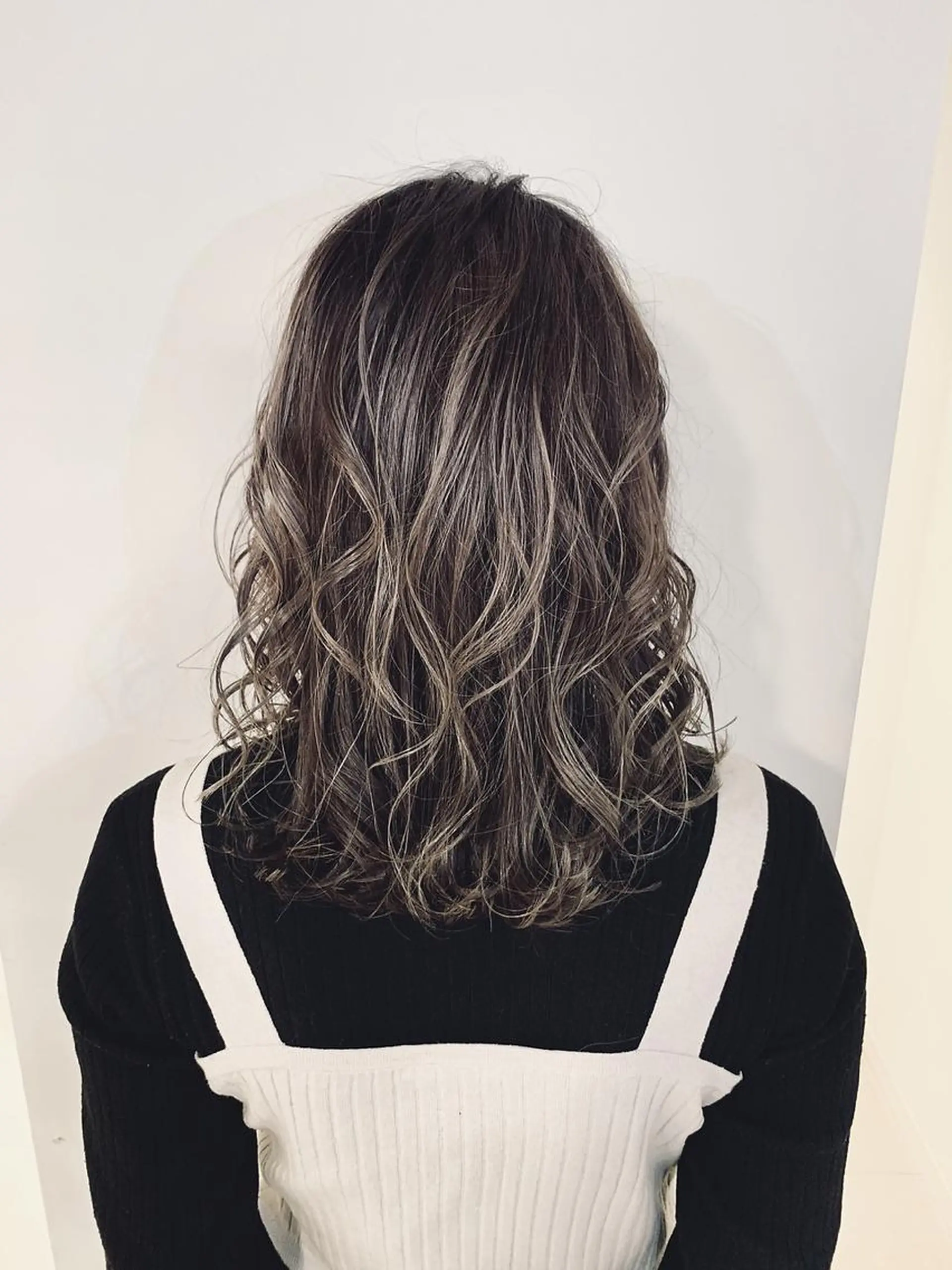 ミディアム カラー ハイライトカラー ハイライト アメモリ ヒロアキのヘアスタイル