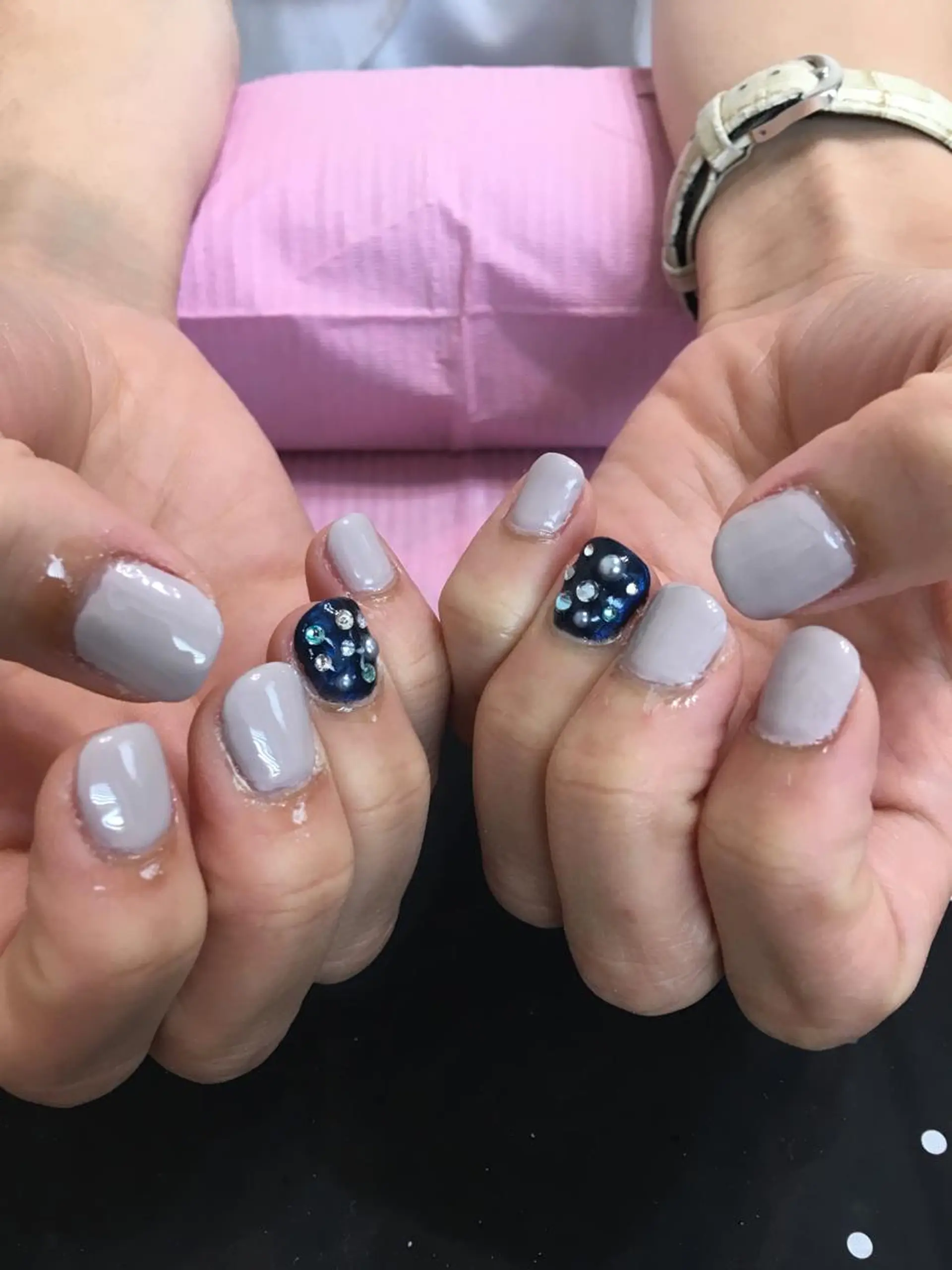 ネイル アートネイル ネイビー ストーンネイル ブライダルネイル ハンドネイル 🌈KANÅKO 🌈のネイルデザイン