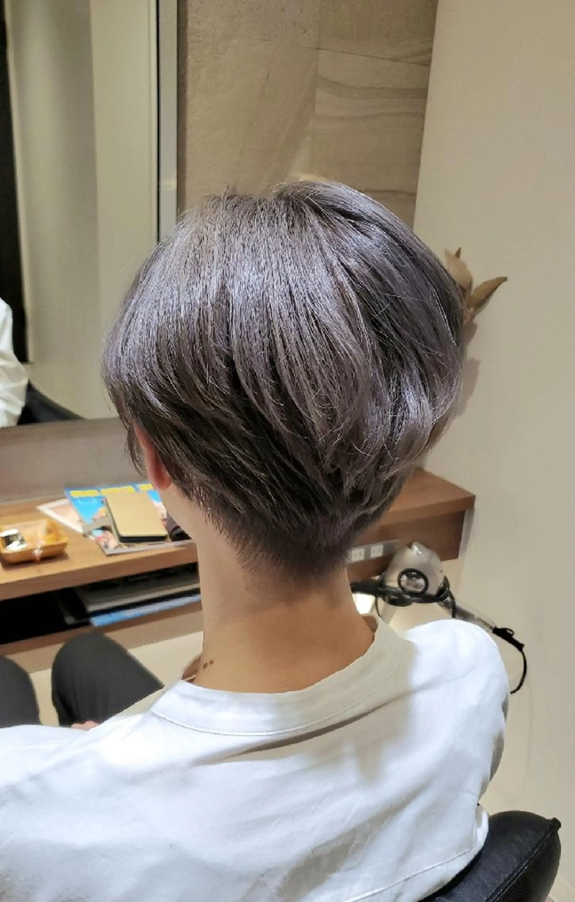 ショート カラー アッシュ ブリーチ 💎カラー特化💎 長嶺文江💎のヘアスタイル