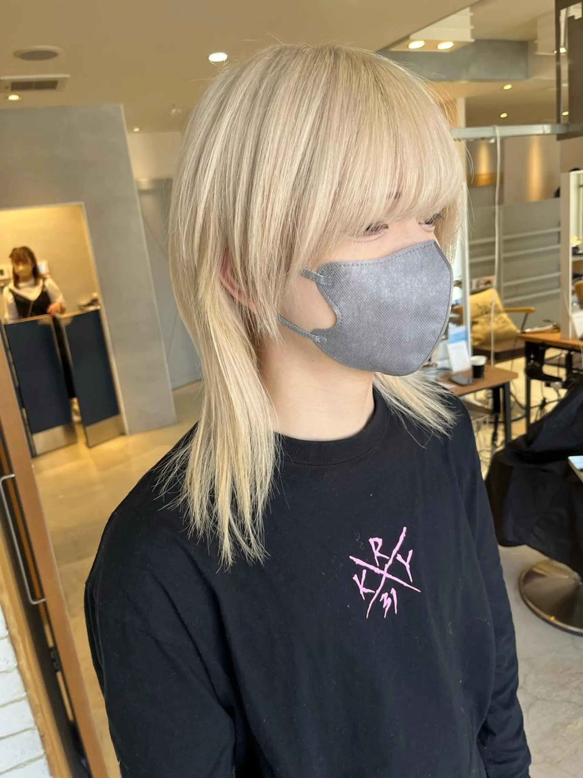 ミディアム カラー メンズ メンズブリーチ ブリーチ ブロンド ホワイトブロンド ヘアカラー トリートメント 髪質改善/レイヤ－ /ブリーチ/ほっしーのヘアスタイル