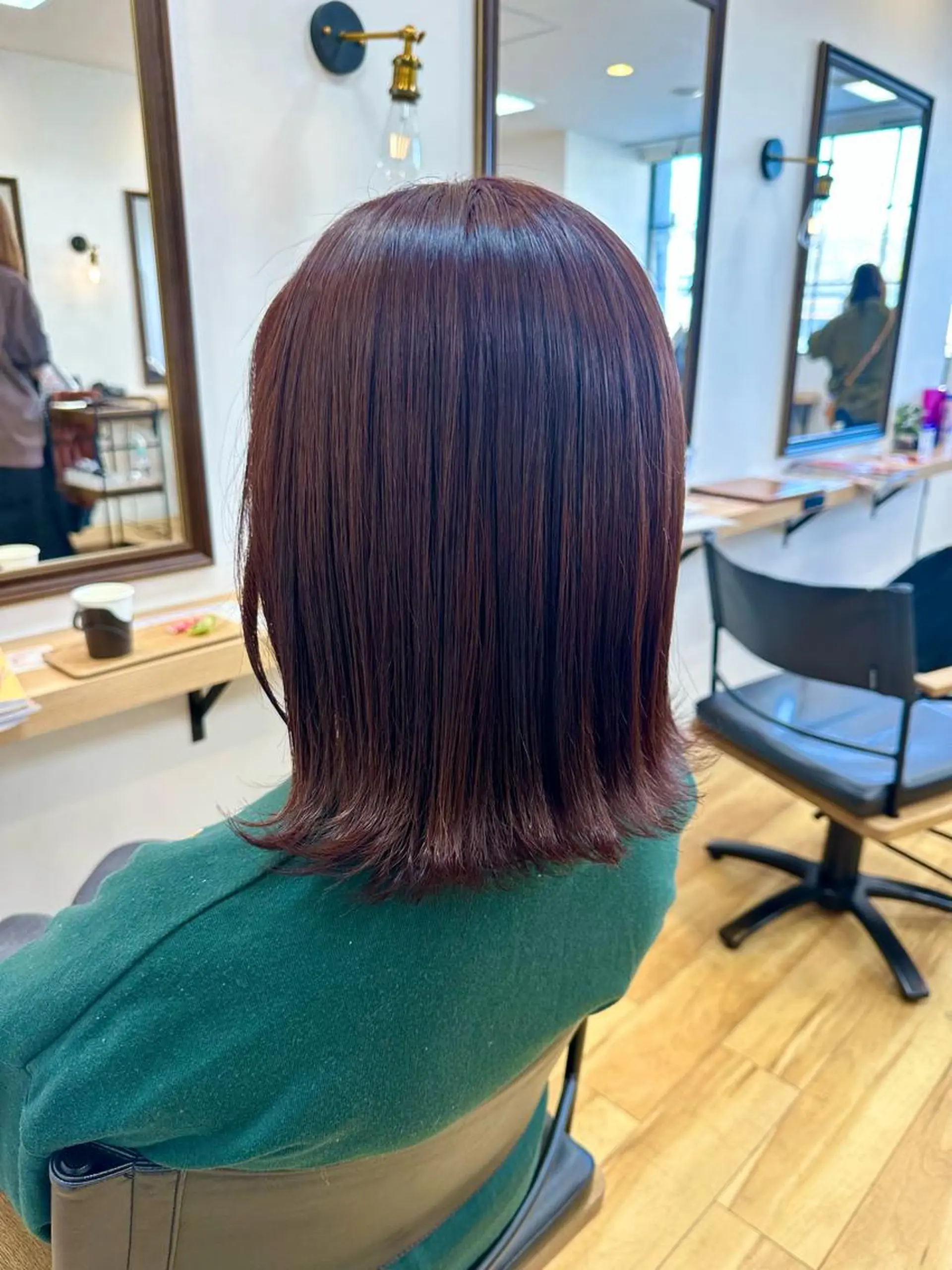 ミディアム パープルカラー ボブ 外ハネヘア 髪質改善 コレマツのヘアスタイル