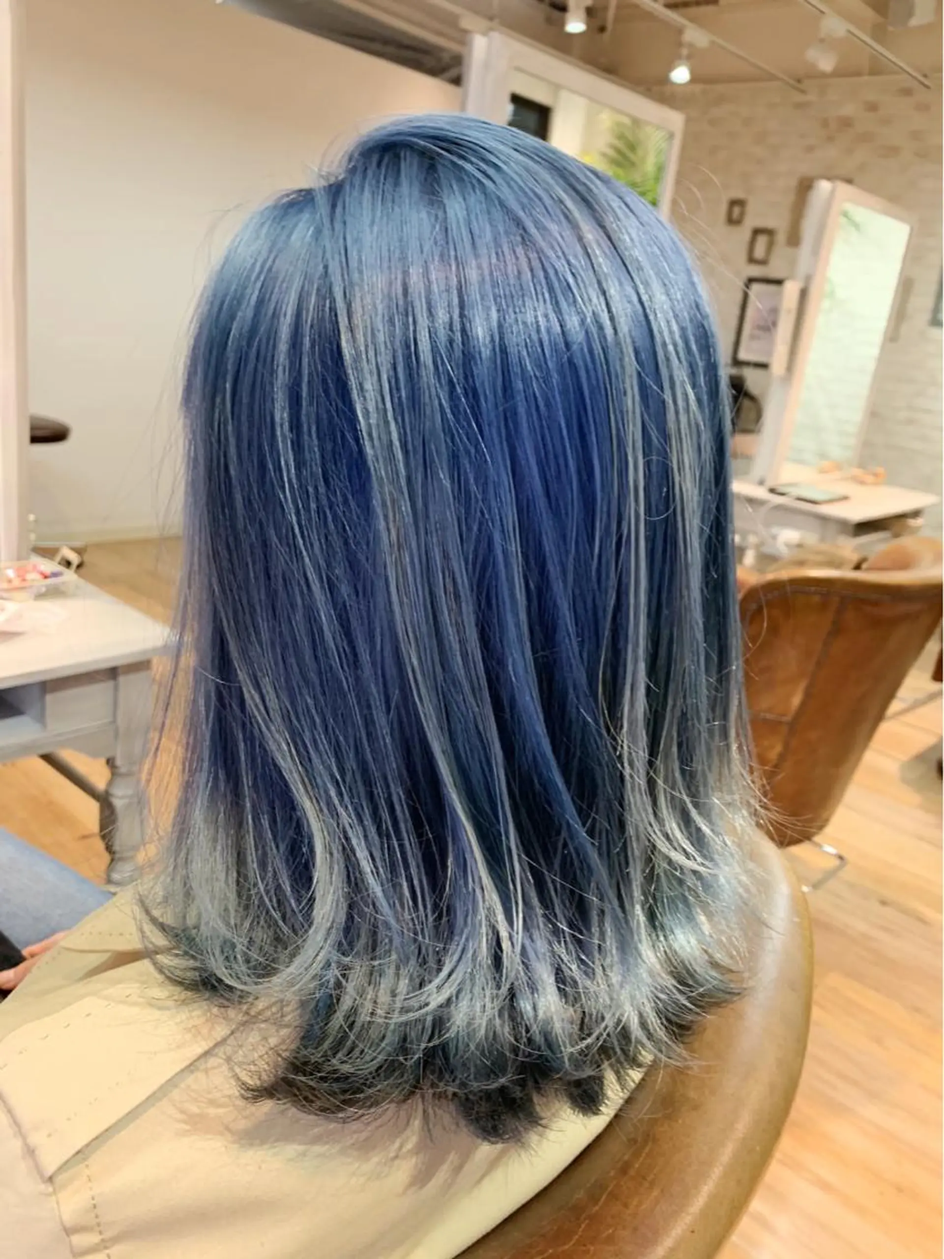セミロング カラー バレイヤージュ ブルーカラー レイヤーカット ヘアカラー トリートメント バレイヤージュ KAZUMAのヘアスタイル