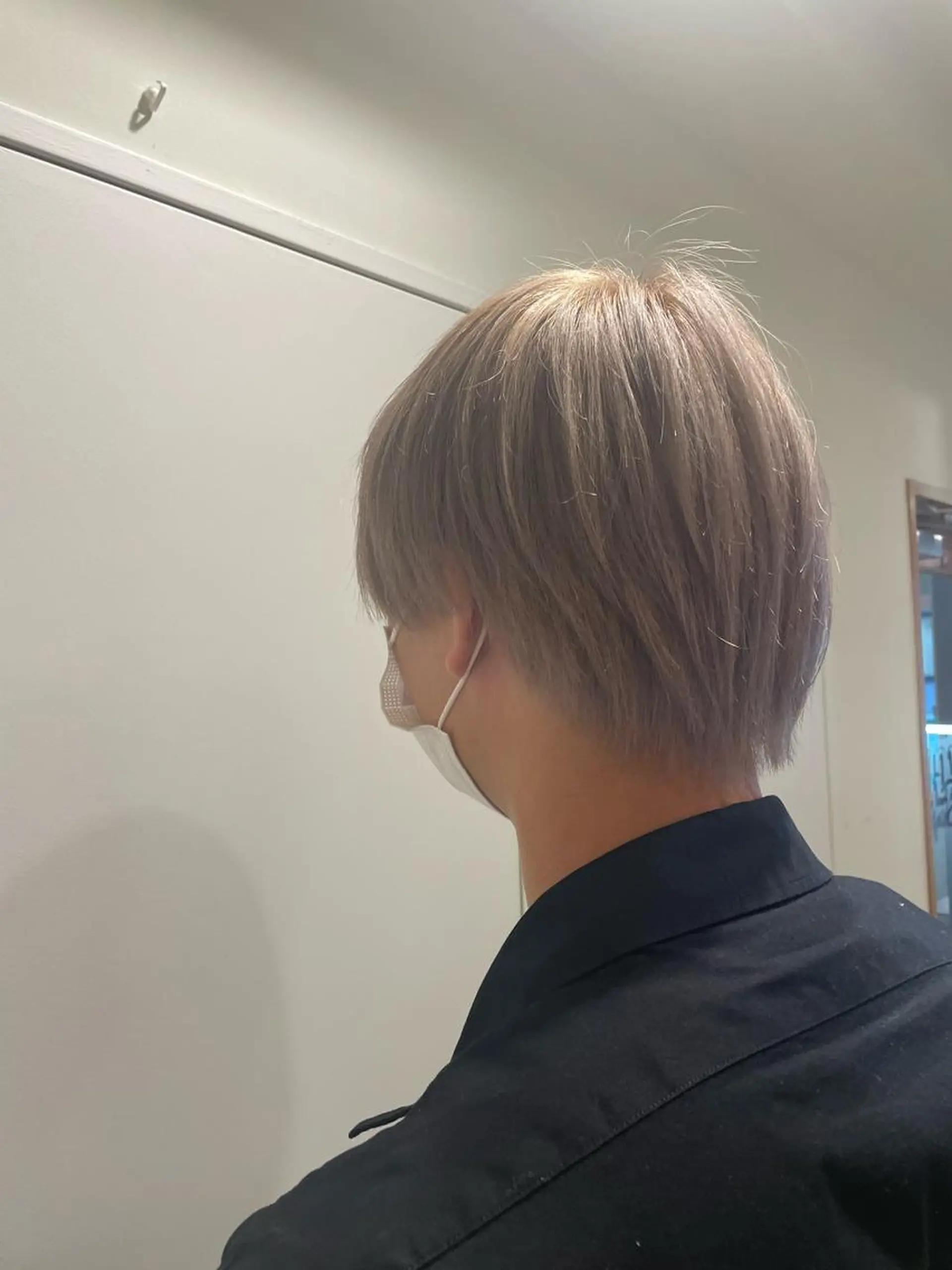 ショート カラー パーマ メンズ メンズブリーチ メンズハイトーン メンズインナーカラー メンズ韓国風 マッシュ 新宿　副店長 新井彩斗のヘアスタイル