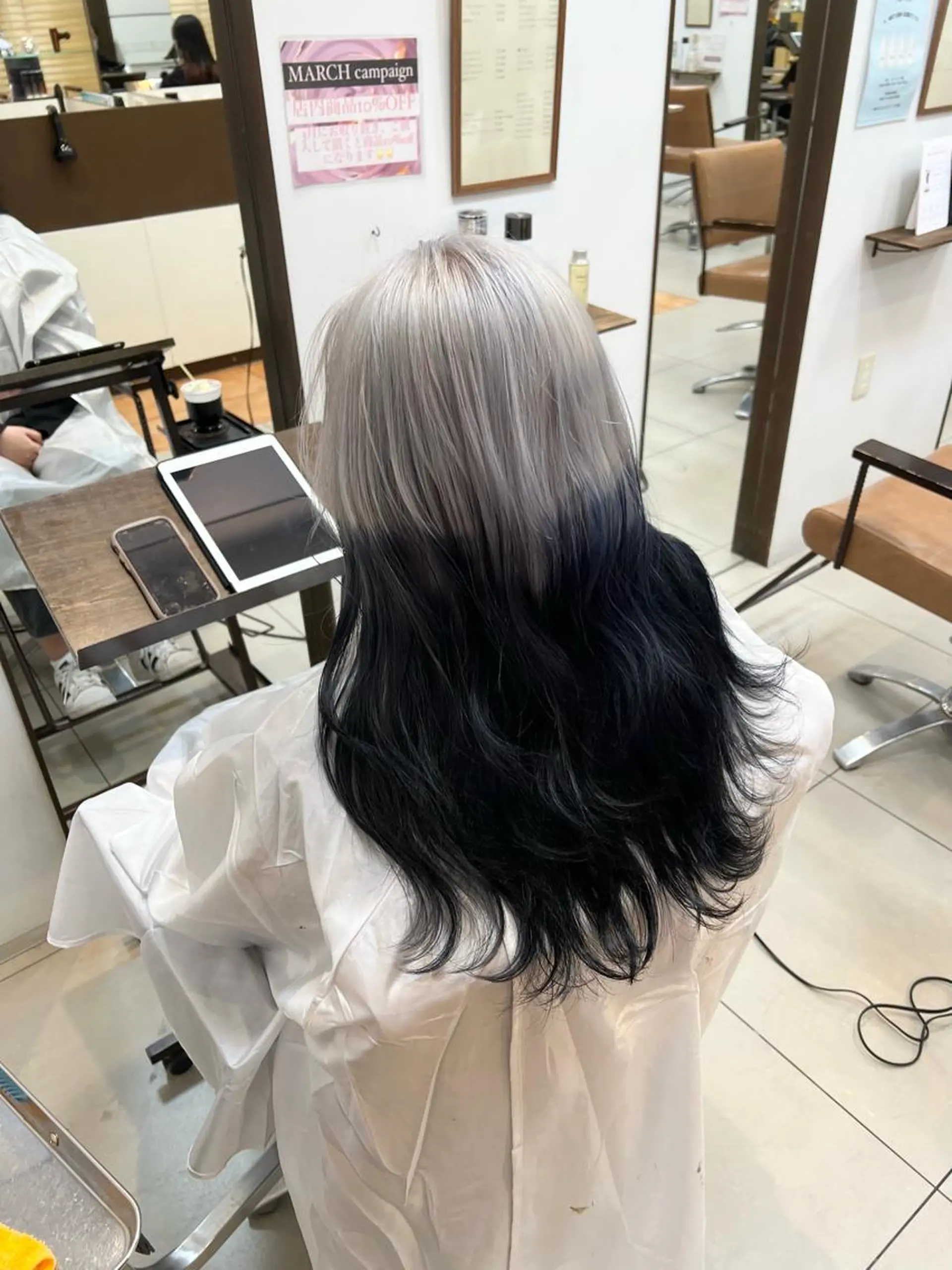ロング カラー 黒髪 ブリーチ ブルーカラー ブルーブラック デザインカラー SOYONなんば店 ／韓国風のヘアスタイル