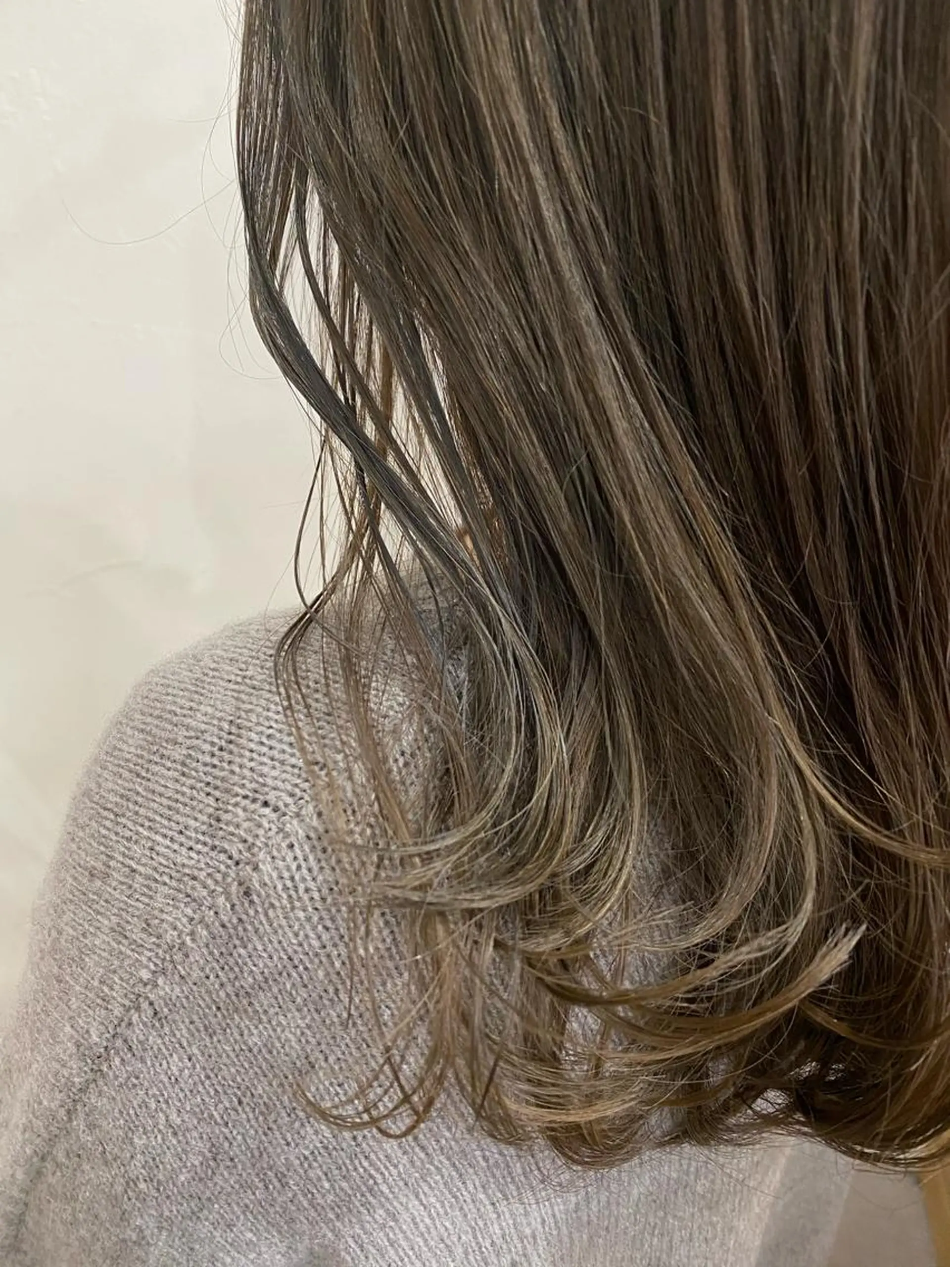 ミディアム カラー ヘアアレンジ ベージュカラー 暗髪カラー🫐パーマ おくだりんかのヘアスタイル