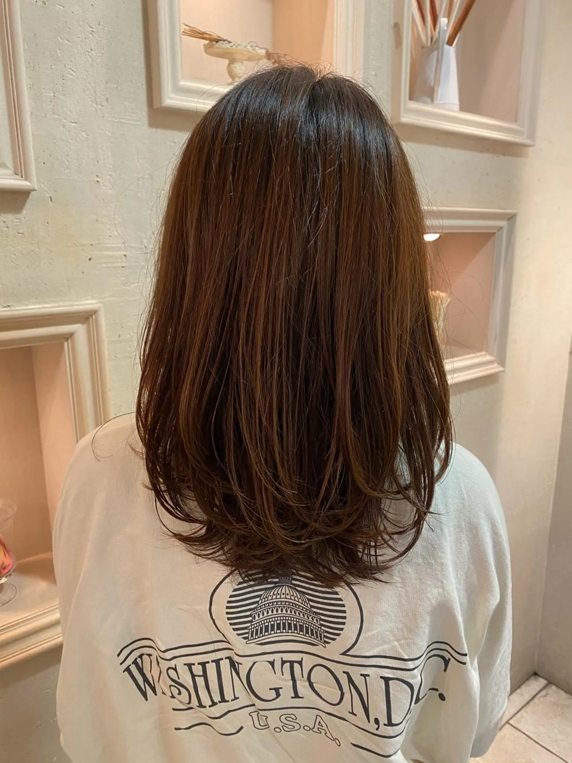 ミディアム レイヤーカット amie by afloat(エイミーバイアフロート)所属・井上 日菜乃のヘアスタイル