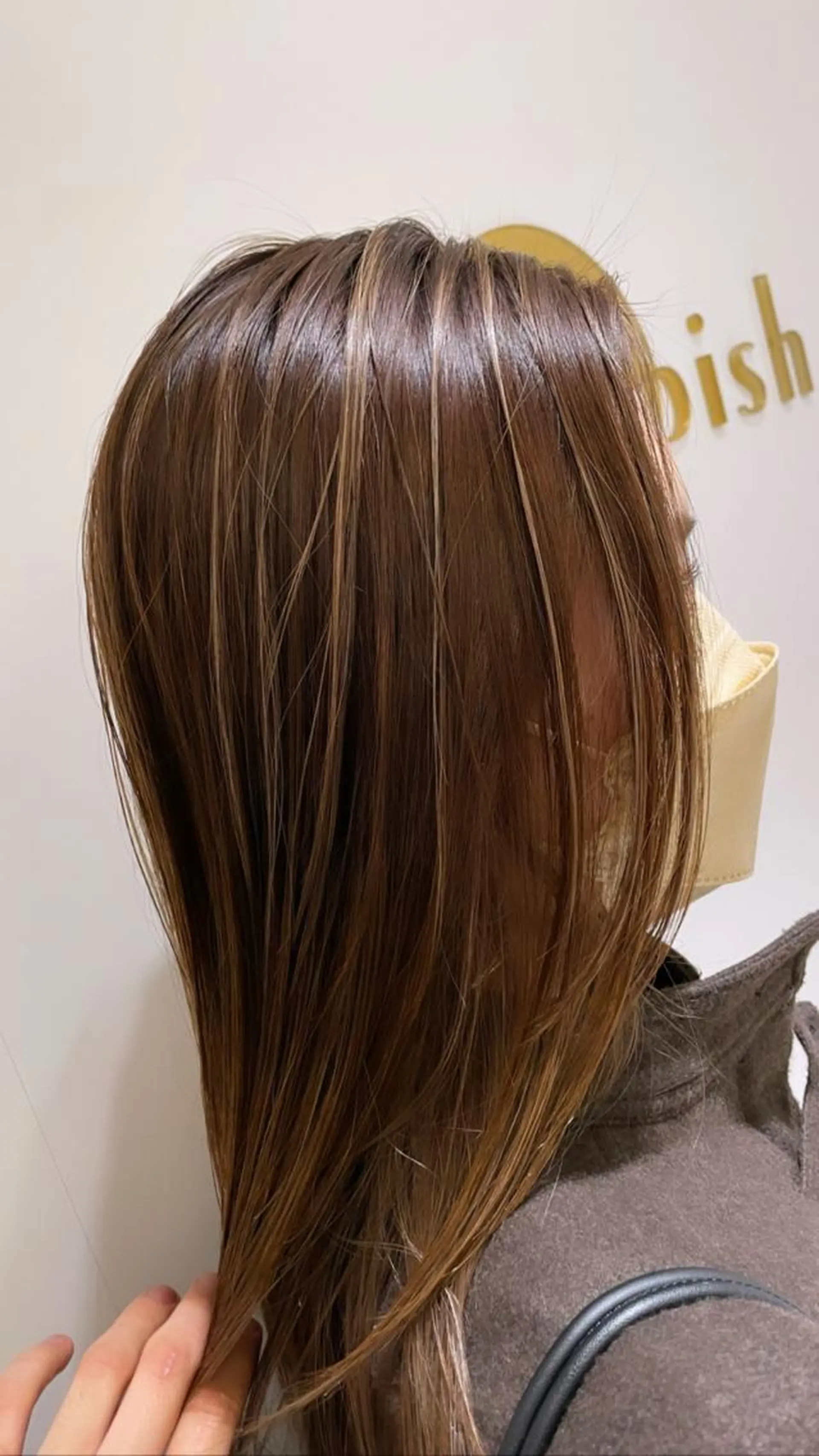 ロング カラー アッシュ ブラウンカラー ハイライトカラー ハイライト コテ巻きパーマ 藤野佑成のヘアスタイル