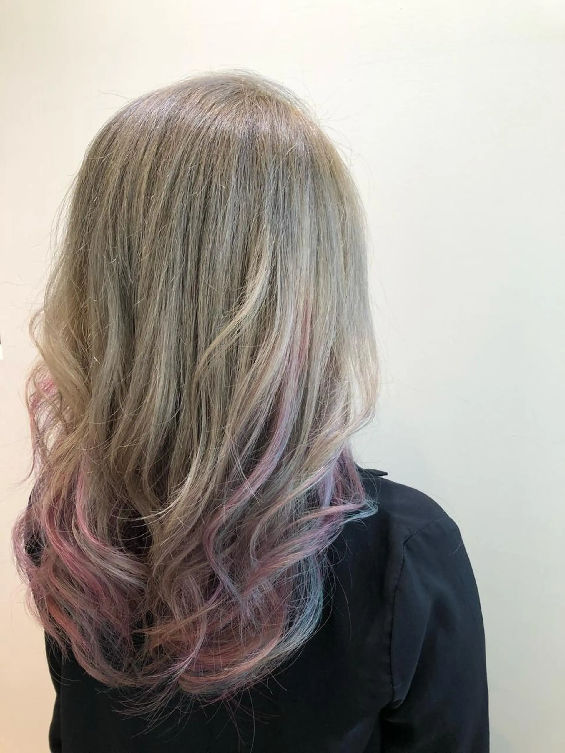 セミロング Lanahairsalon IWATSUKA所属・ヨナハ セイヤのヘアスタイル