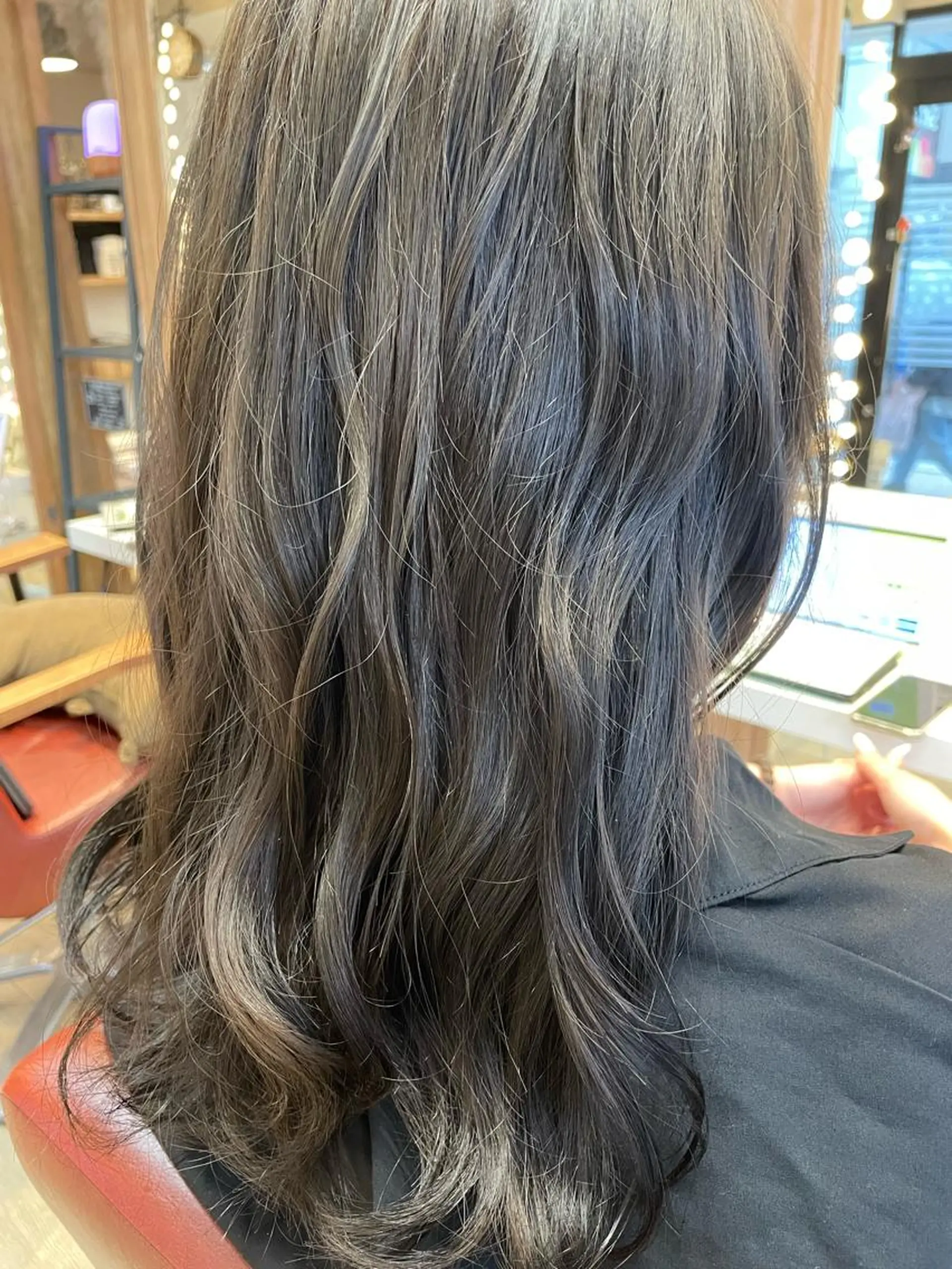 セミロング カラー ブリーチ 透明感カラー ヘアカラー トリートメント ✨横須賀髪質改善✨️ 加藤 百音のヘアスタイル