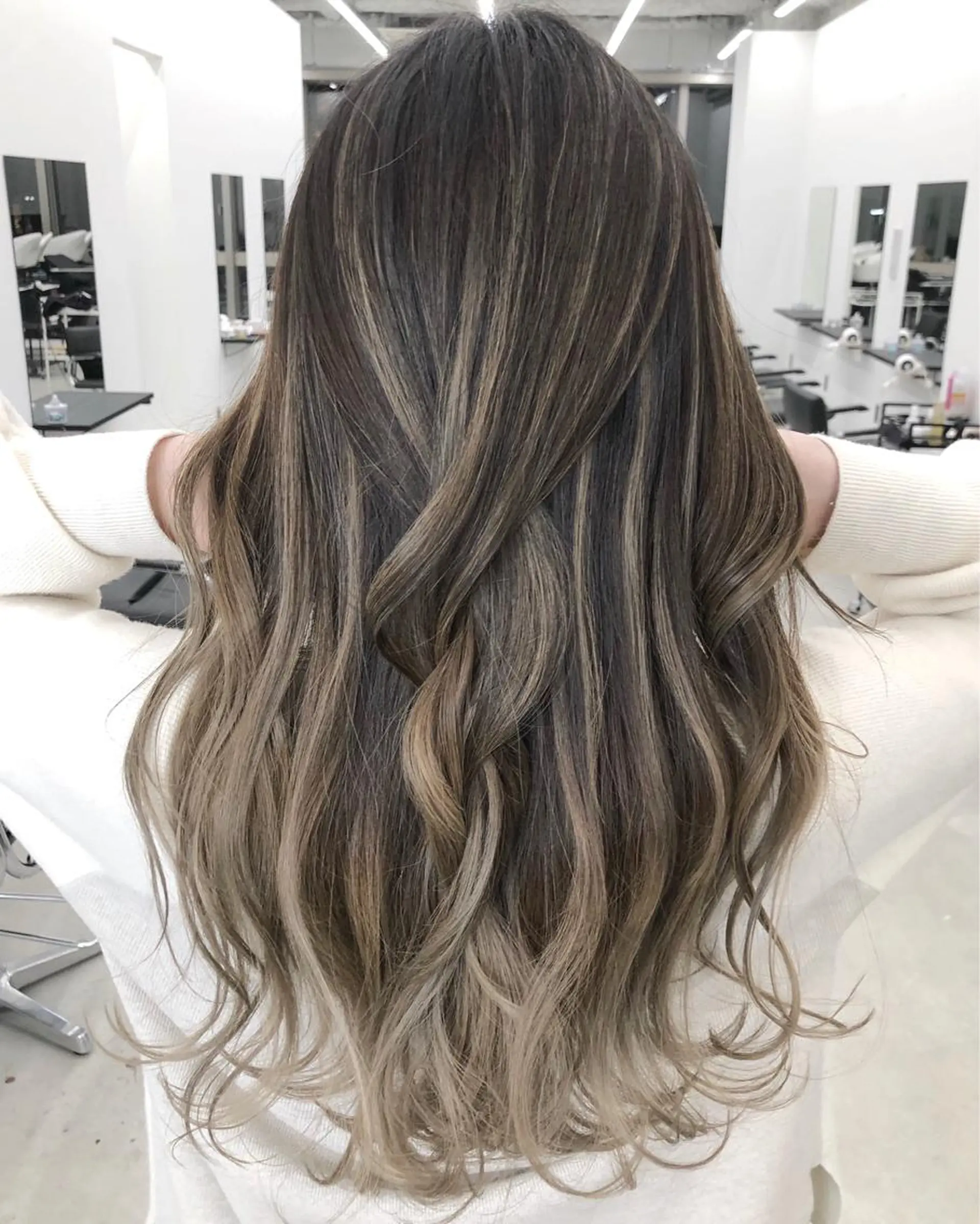 セミロング カラー ハイライトカラー ハイライト gotoday所属・上品カラー HIDEのヘアスタイル