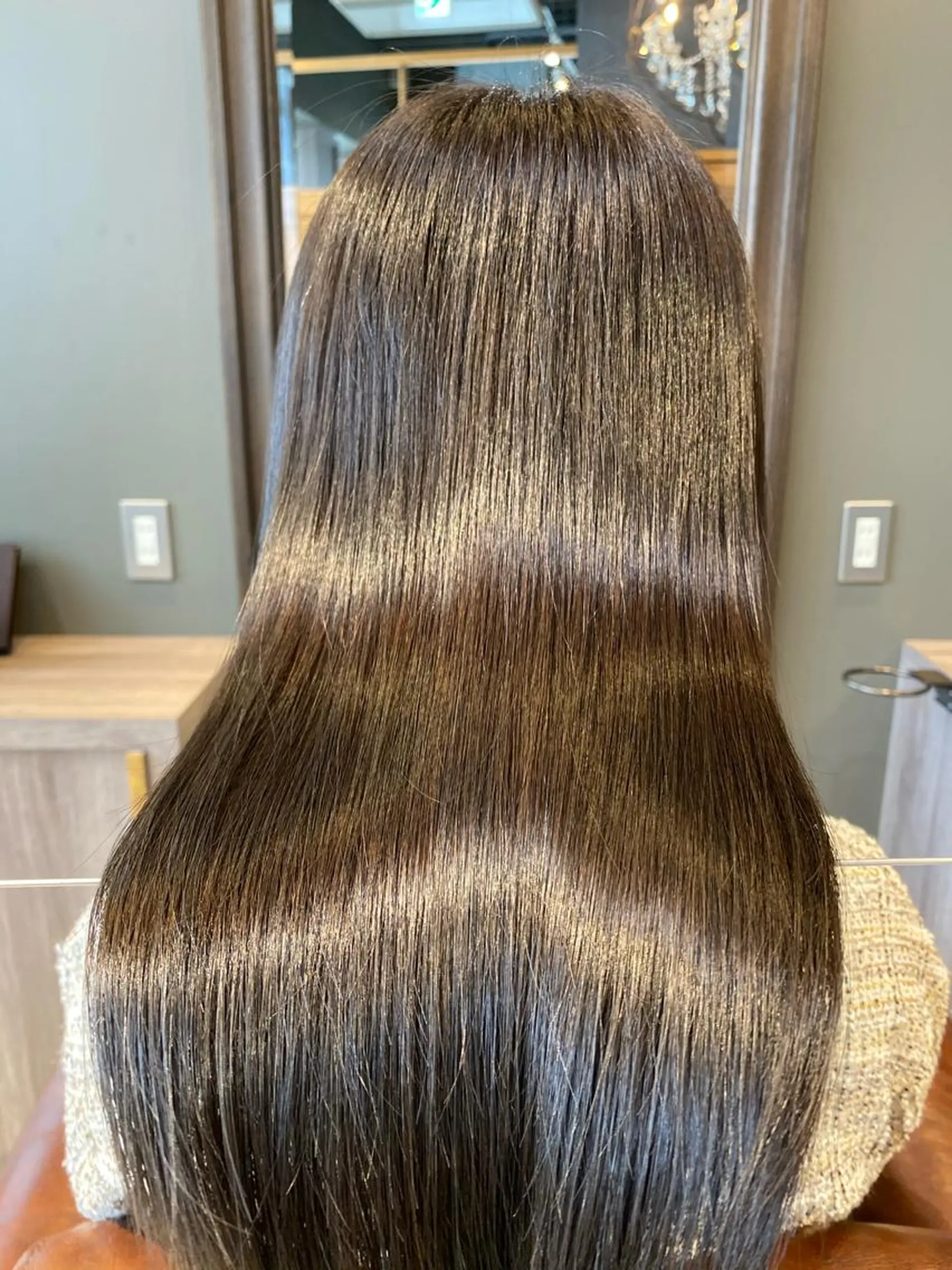 カラー LOANA ROPPONGI所属・LOANA六本木 比嘉翼のヘアスタイル