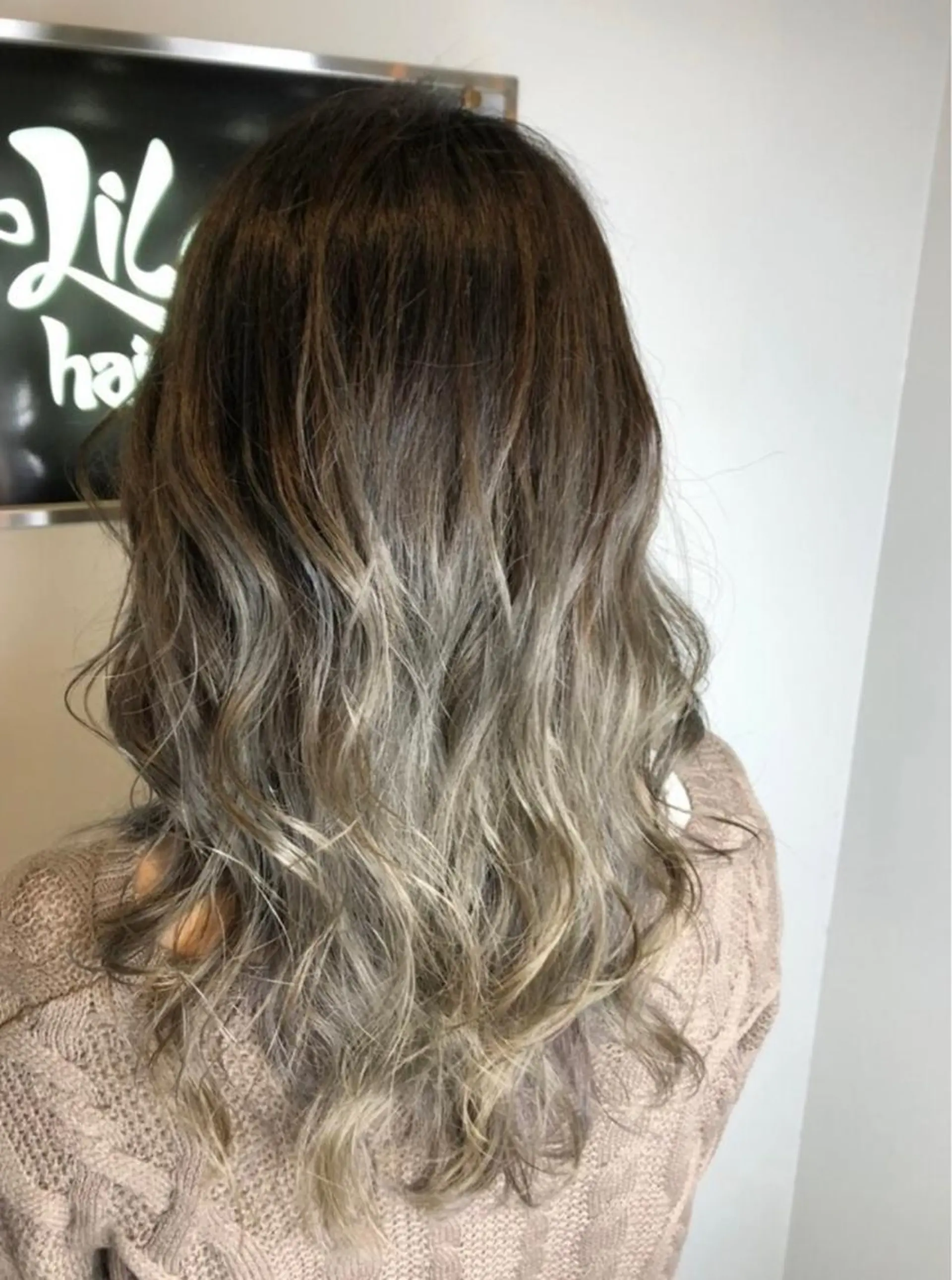 ロング カラー パーマ ヘアカラー リルウヘアー 天王寺のヘアスタイル