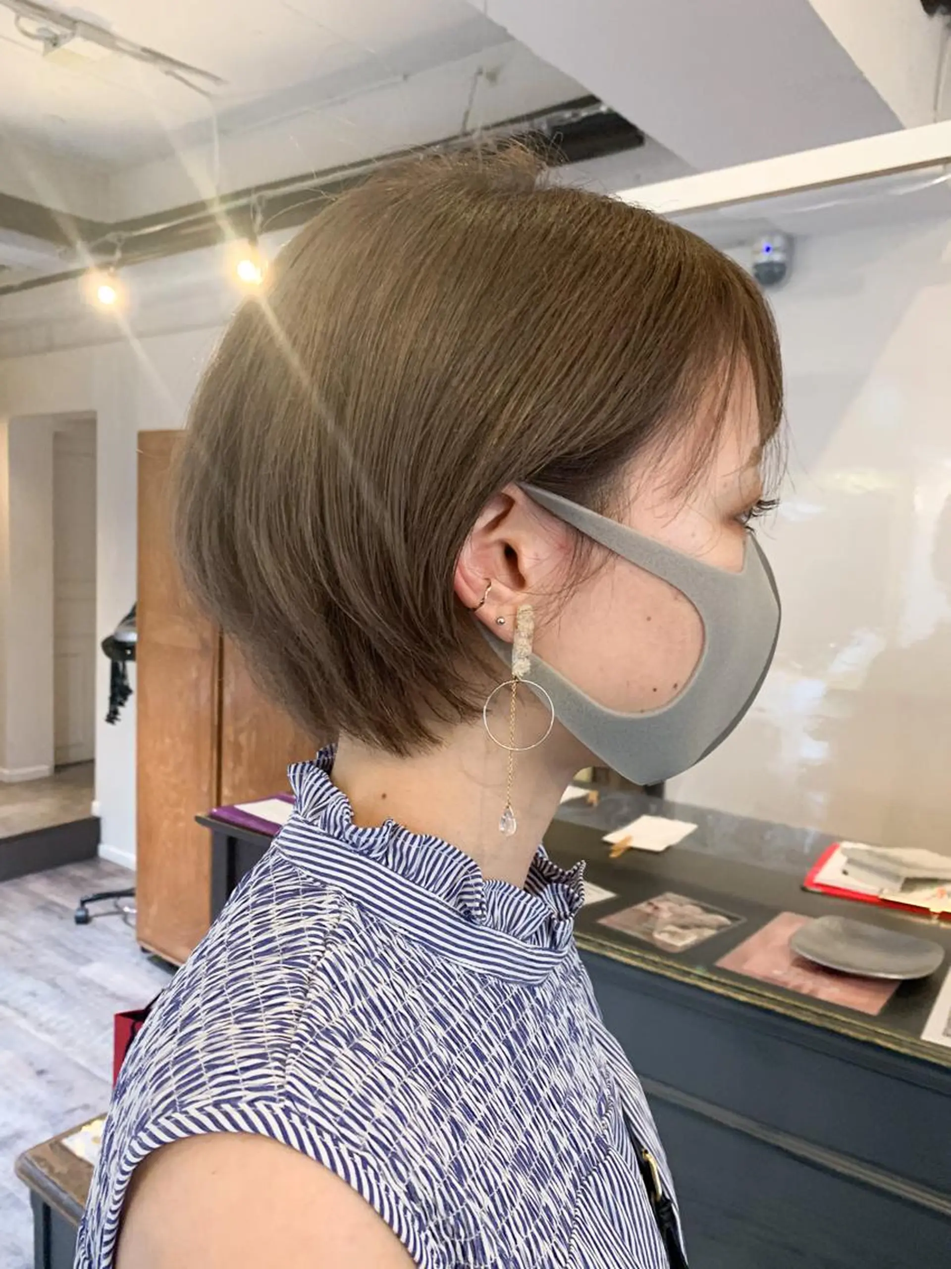 ショート カラー ベージュカラー ブリーチ グレージュ ショートヘア GO TODAY SHAIR SALON 梅田NU茶屋町店所属・田中成美/レイヤー カット/透明感カラーのヘアスタイル