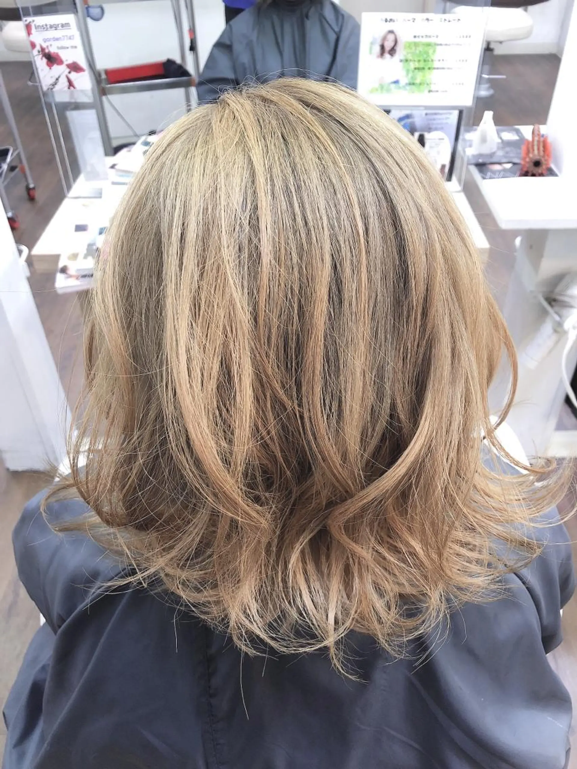 ミディアム カラー アッシュ ブリーチ ミルクティーアッシュ 銀座/ダブルカラー/ レイヤーカット/高梨のヘアスタイル