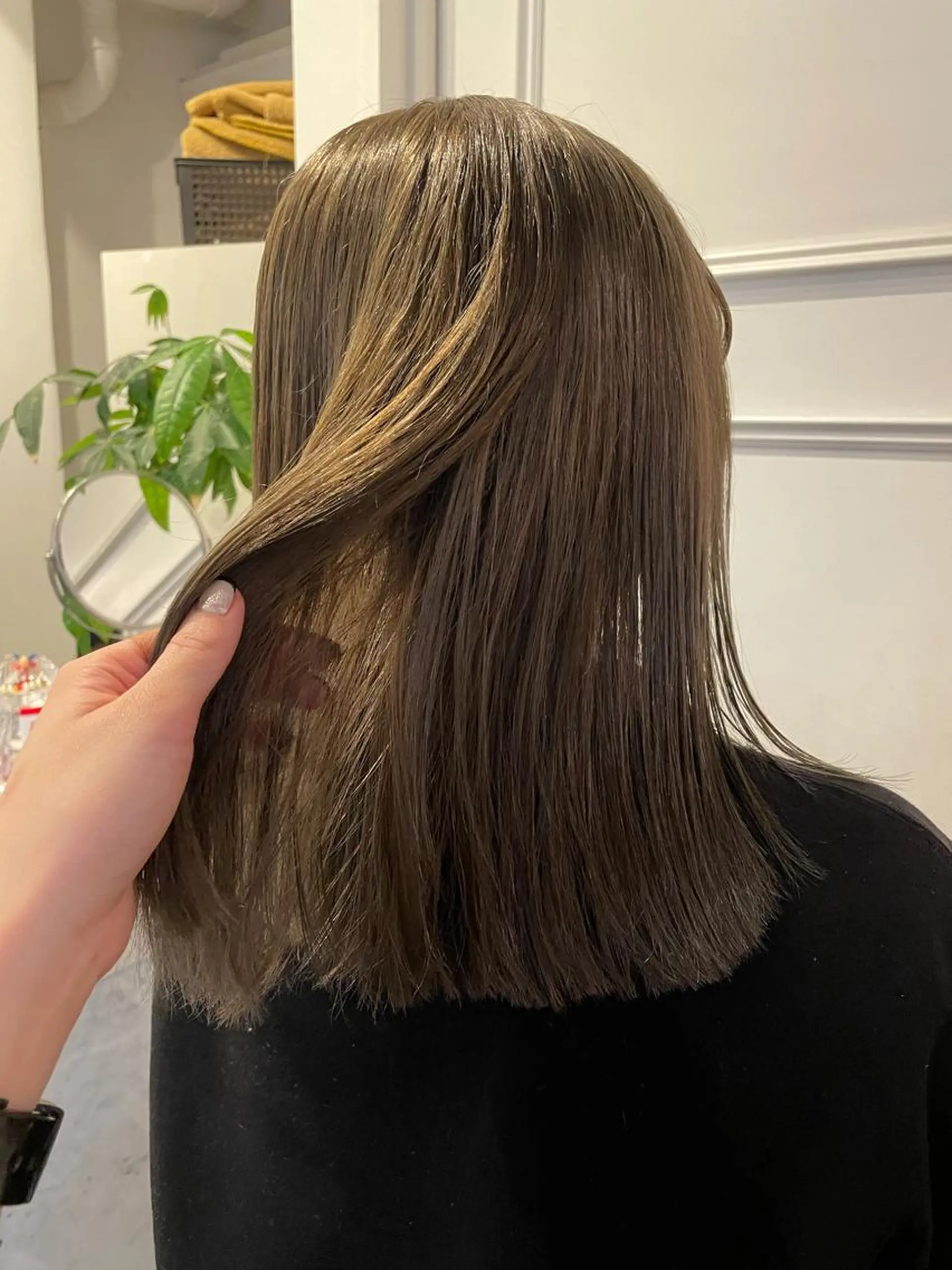 セミロング カラー 安藤 佑衣のヘアスタイル