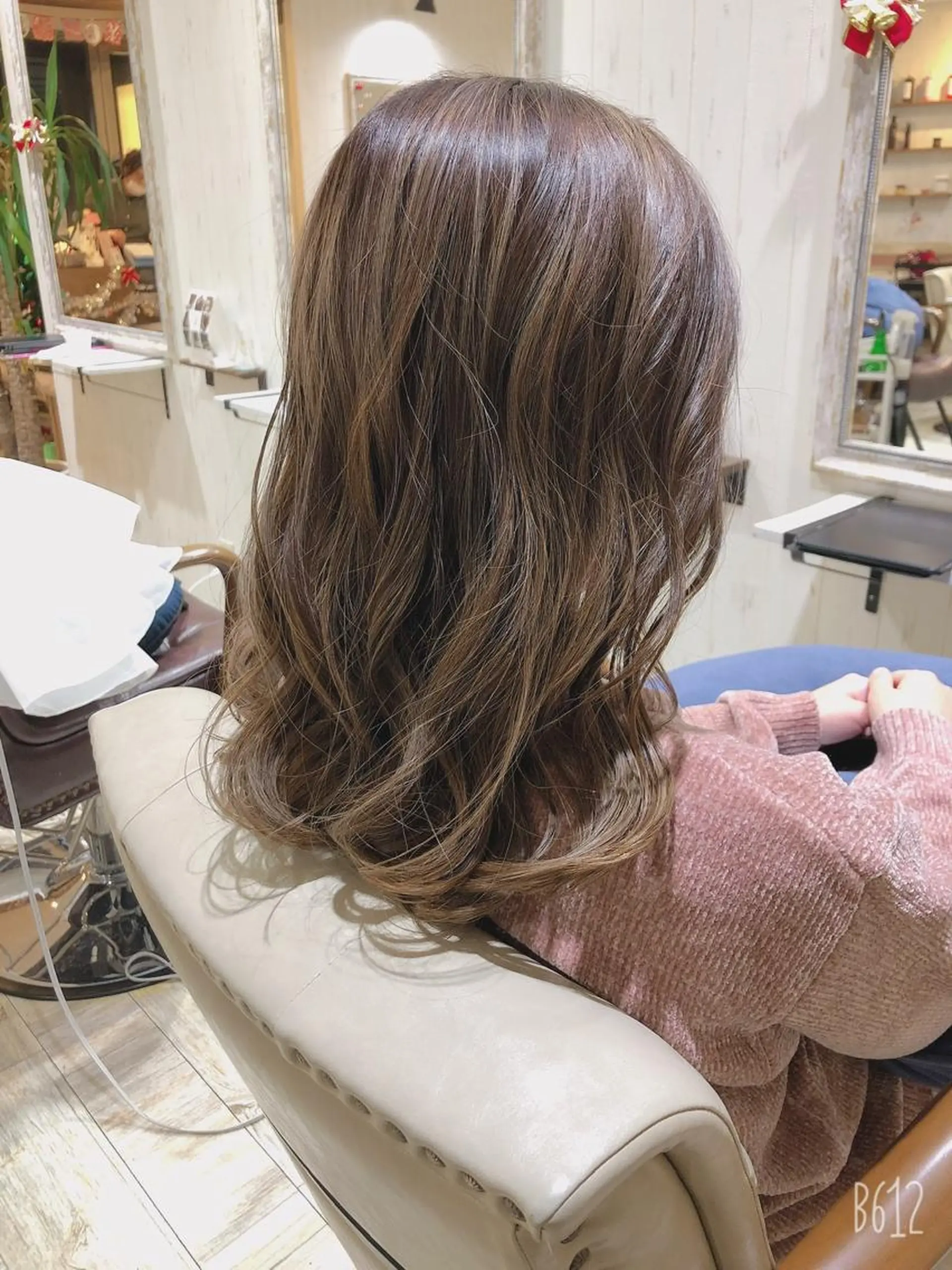 ミディアム カラー ワンレンボブ ミディアムパーマ アッシュ ベージュカラー ショコラベージュ カット ヘアカラー トリートメント 【垢抜け大人髪】 TIARA西山のヘアスタイル