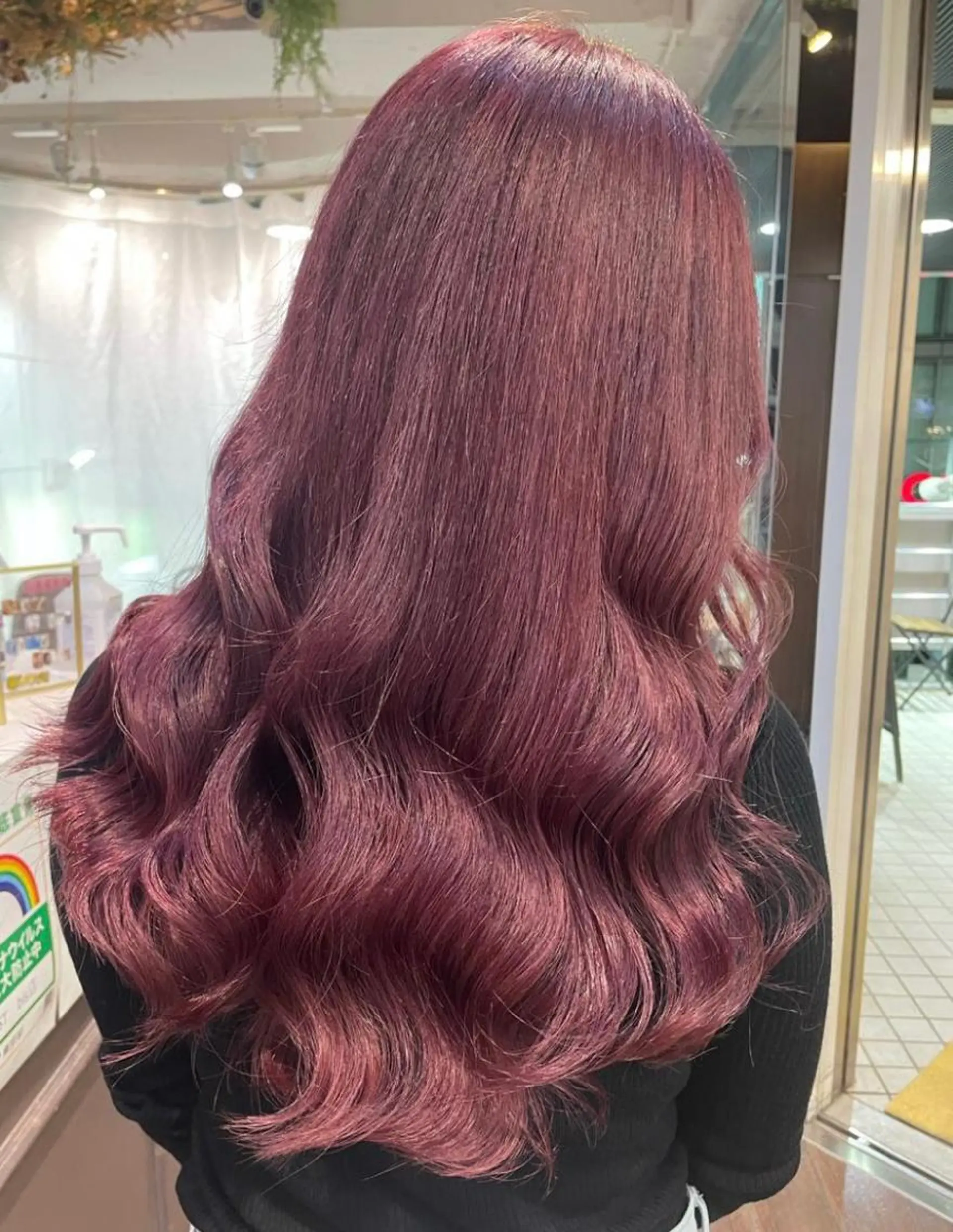 ロング カラー ベージュカラー 黒髪 ブリーチ ブルーカラー ブルーブラック ニュアンスネイル パーマ/コトミ🐸のヘアスタイル