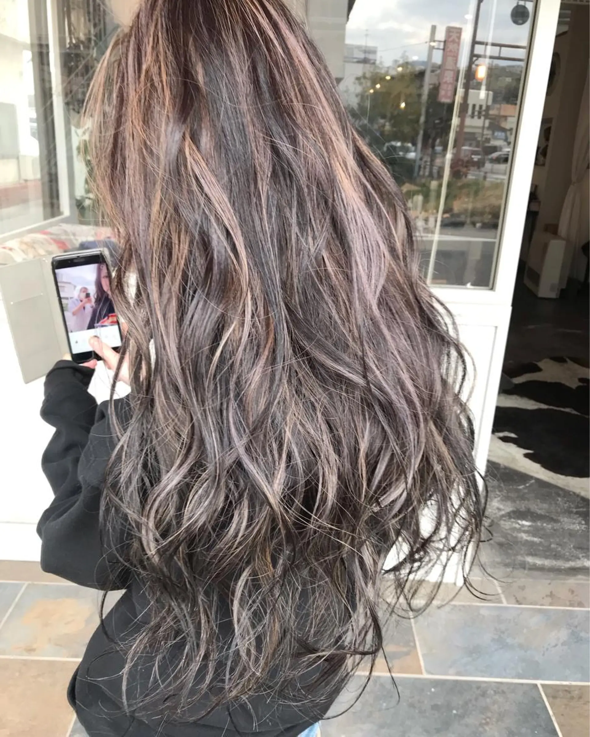 ロング カラー ヘアアレンジ お団子ヘア 切りっぱなしボブ バレイヤージュ ブリーチ デザインカラー Mariana/ 鶴原-ハイライトのヘアスタイル