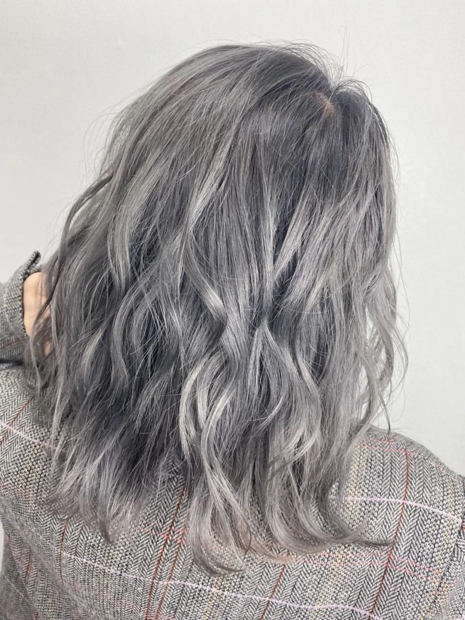 ロング ネイル カラー パーマ ヘアアレンジ マツエク・マツパ メンズ キッズ ブリーチ特化型✂️ ハイトーンカラー👨のヘアスタイル