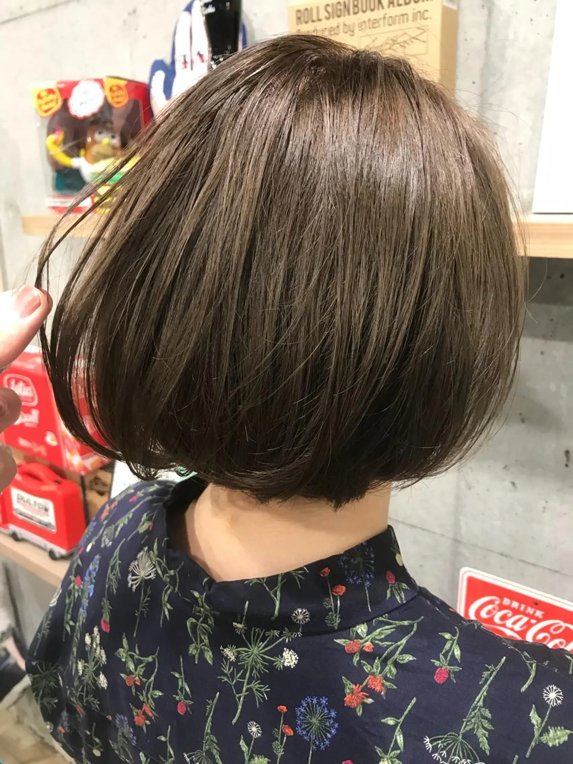 ショート カラー ブリーチ グレージュ ミルクティーグレージュ 竹嶌 健吾のヘアスタイル