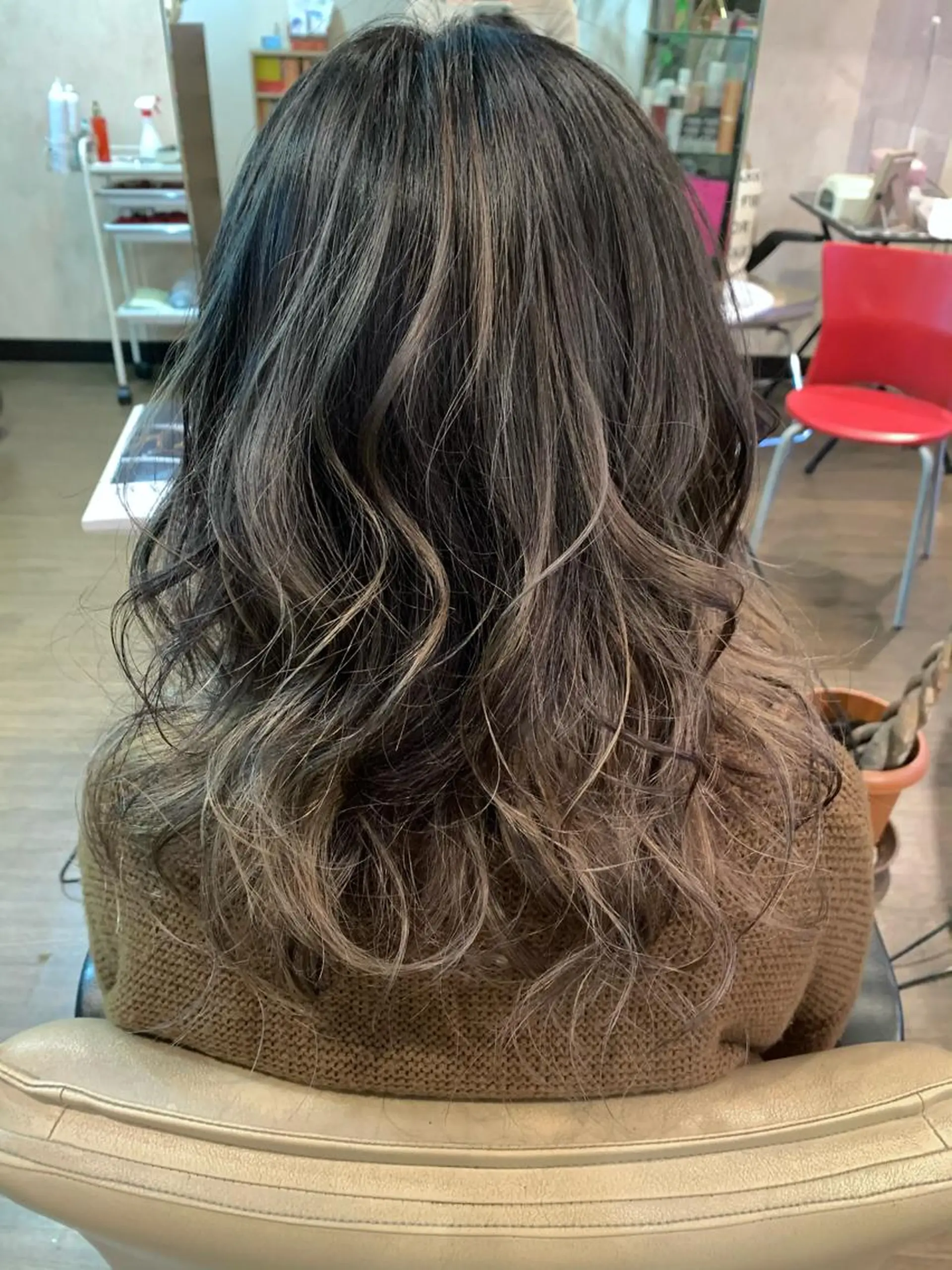 ミディアム カラー coupe ciseauxのヘアスタイル