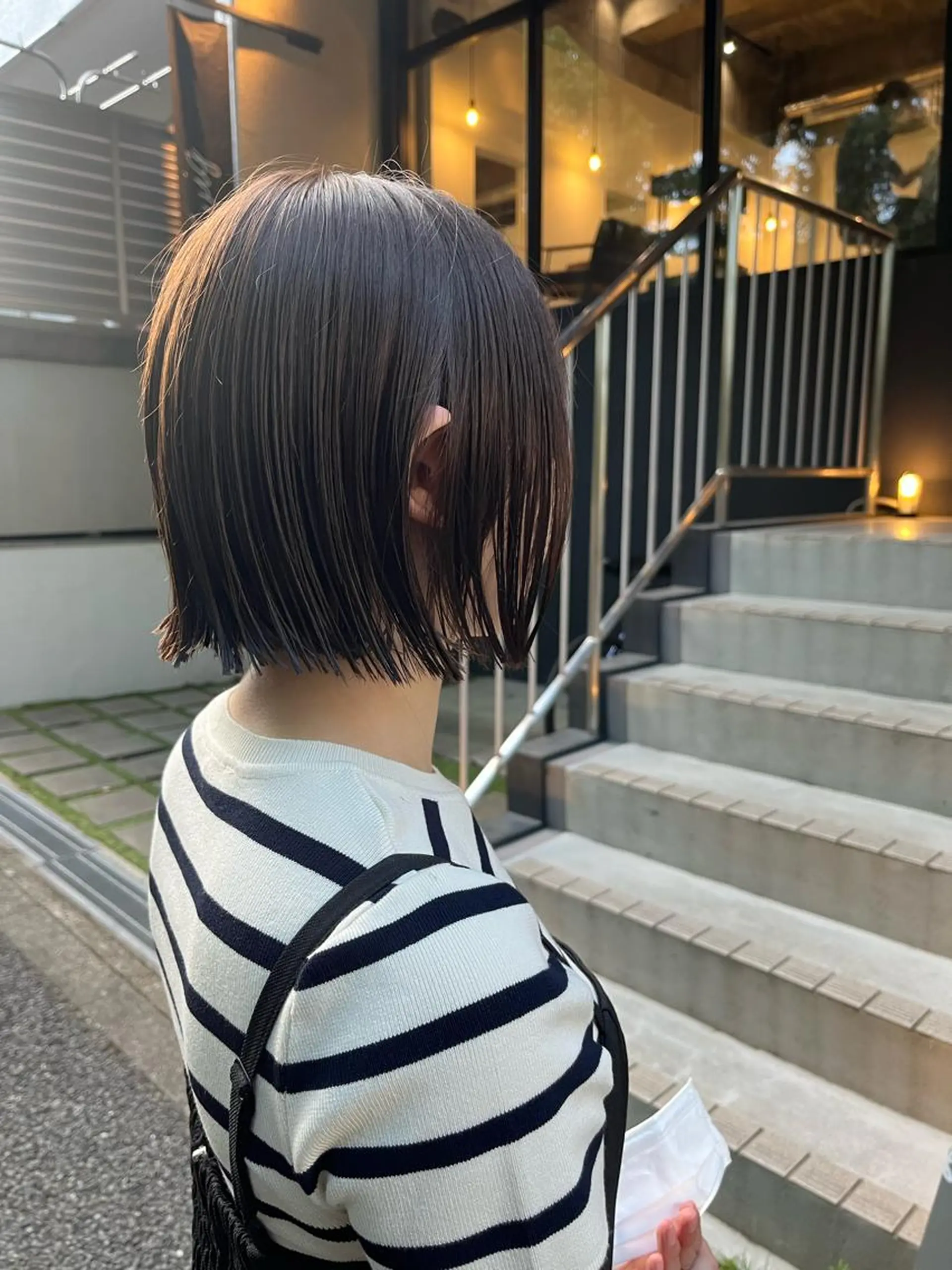 ショート カラー ブリーチ グレージュ ブリーチなしカラー 小河 穂香のヘアスタイル