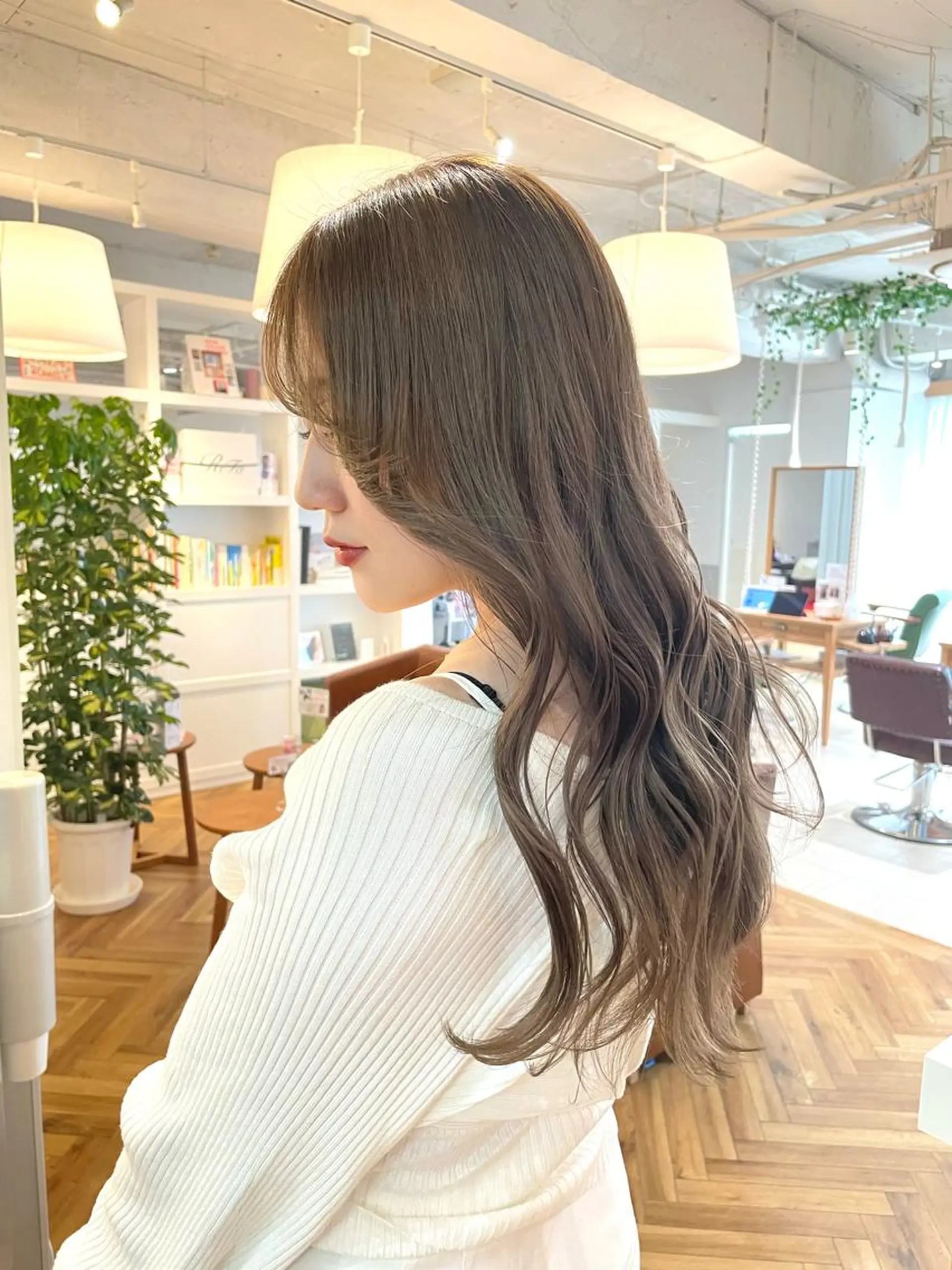 ロング カラー ベージュカラー ブリーチ ミルクティーベージュ salowin梅田茶屋町north所属・くがれいじ 梅田/ショート/ボブのヘアスタイル