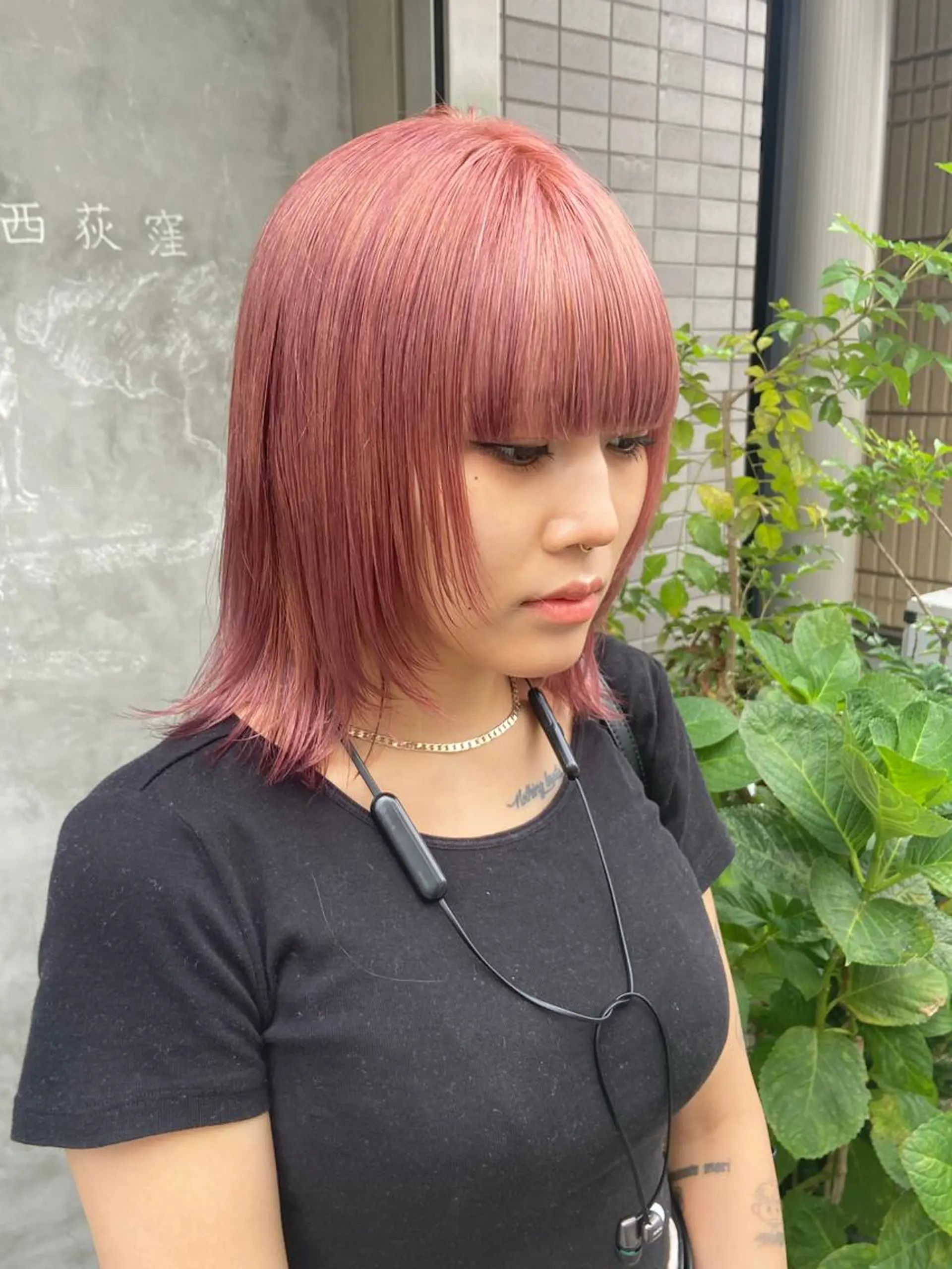 ミディアム カラー ヘアアレンジ ブリーチ ピンクカラー sola方南町所属・原一真/ 外国人ショートヘアのヘアスタイル