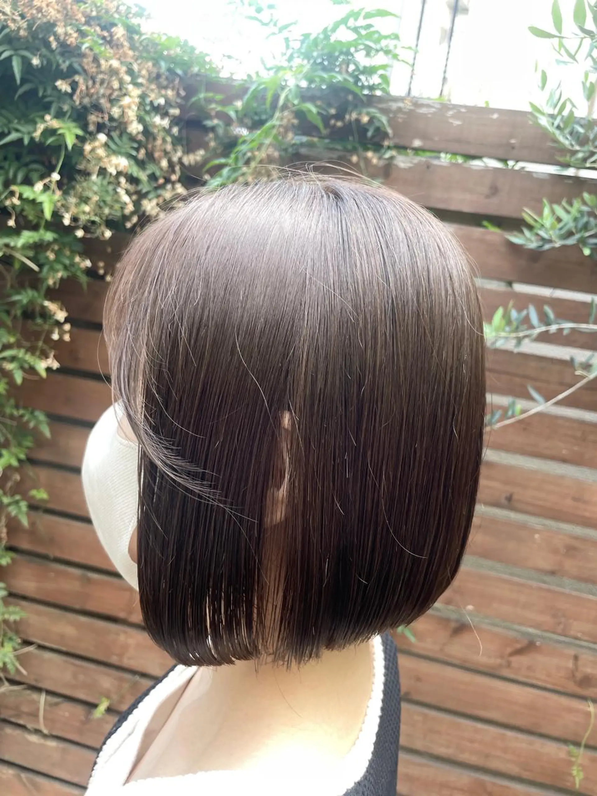 ショート カラー 切りっぱなしボブ ベージュカラー 透明感カラー ボブ カット ヘアカラー トリートメント BEBE所属・ブリーチなし 透明感カラーKANAのヘアスタイル
