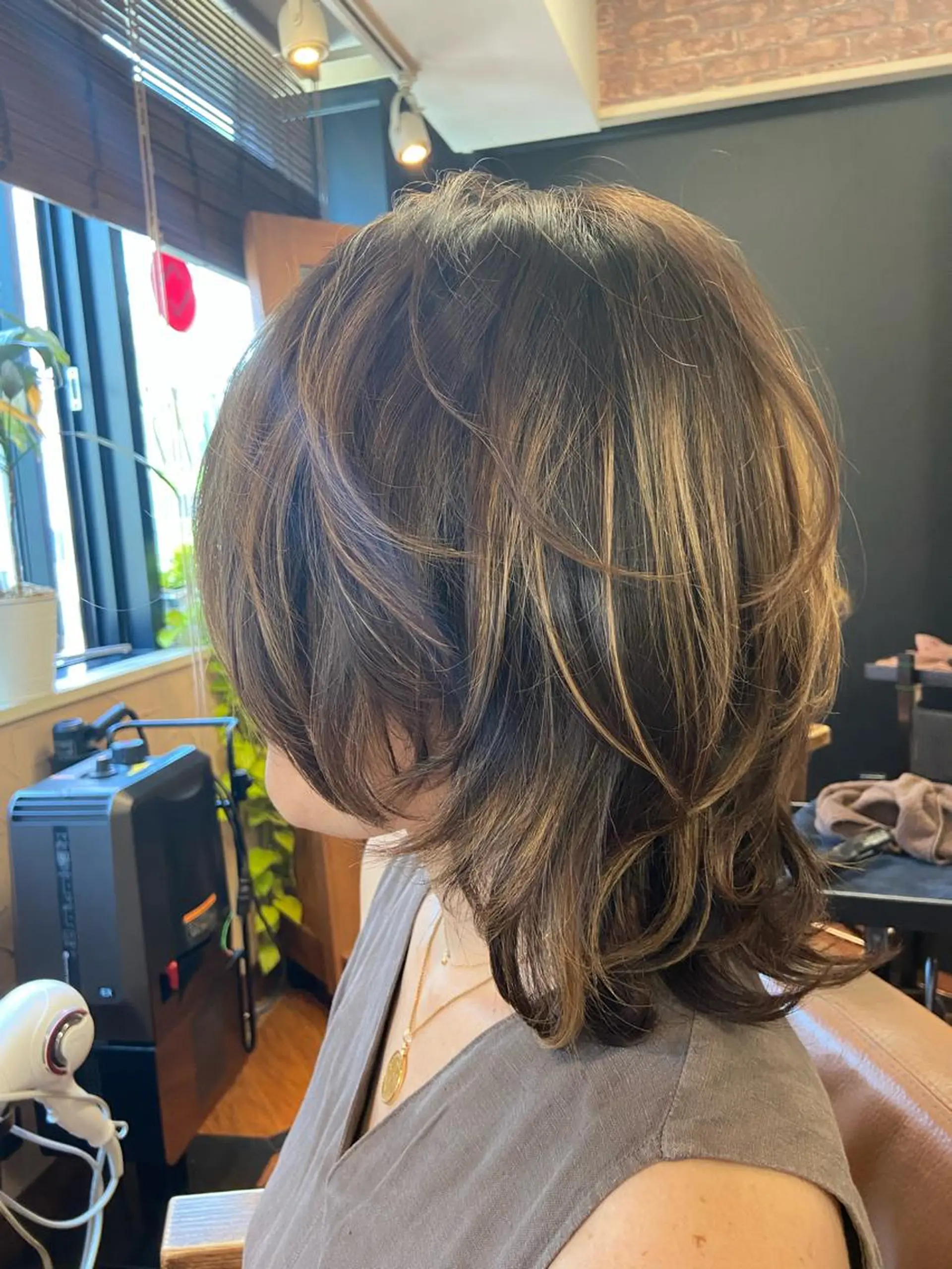 ミディアム カラー パーマ ミディアムパーマ ハイライトカラー ハイライト 鈴木慎一レイヤー ／ウルフ／ショートのヘアスタイル