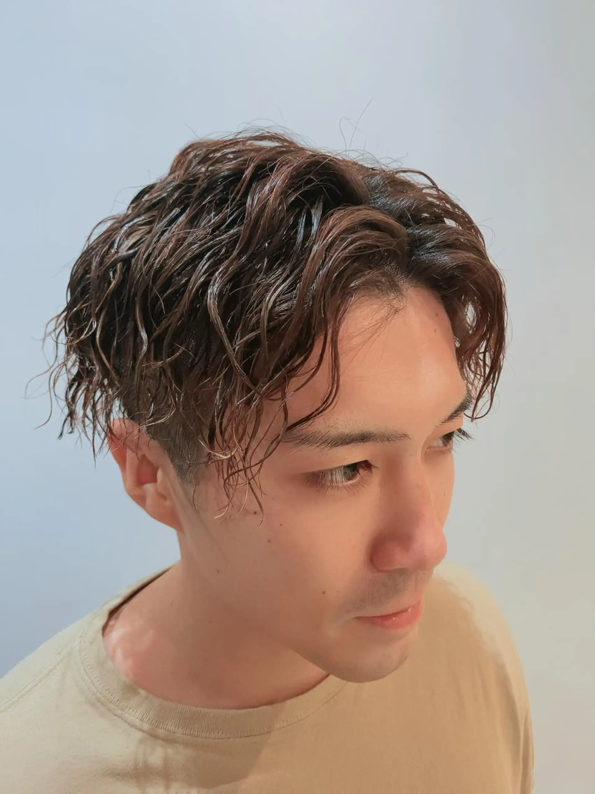 ショート パーマ メンズ 三ノ宮フェザーパーマ 蕃本 啓利のヘアスタイル