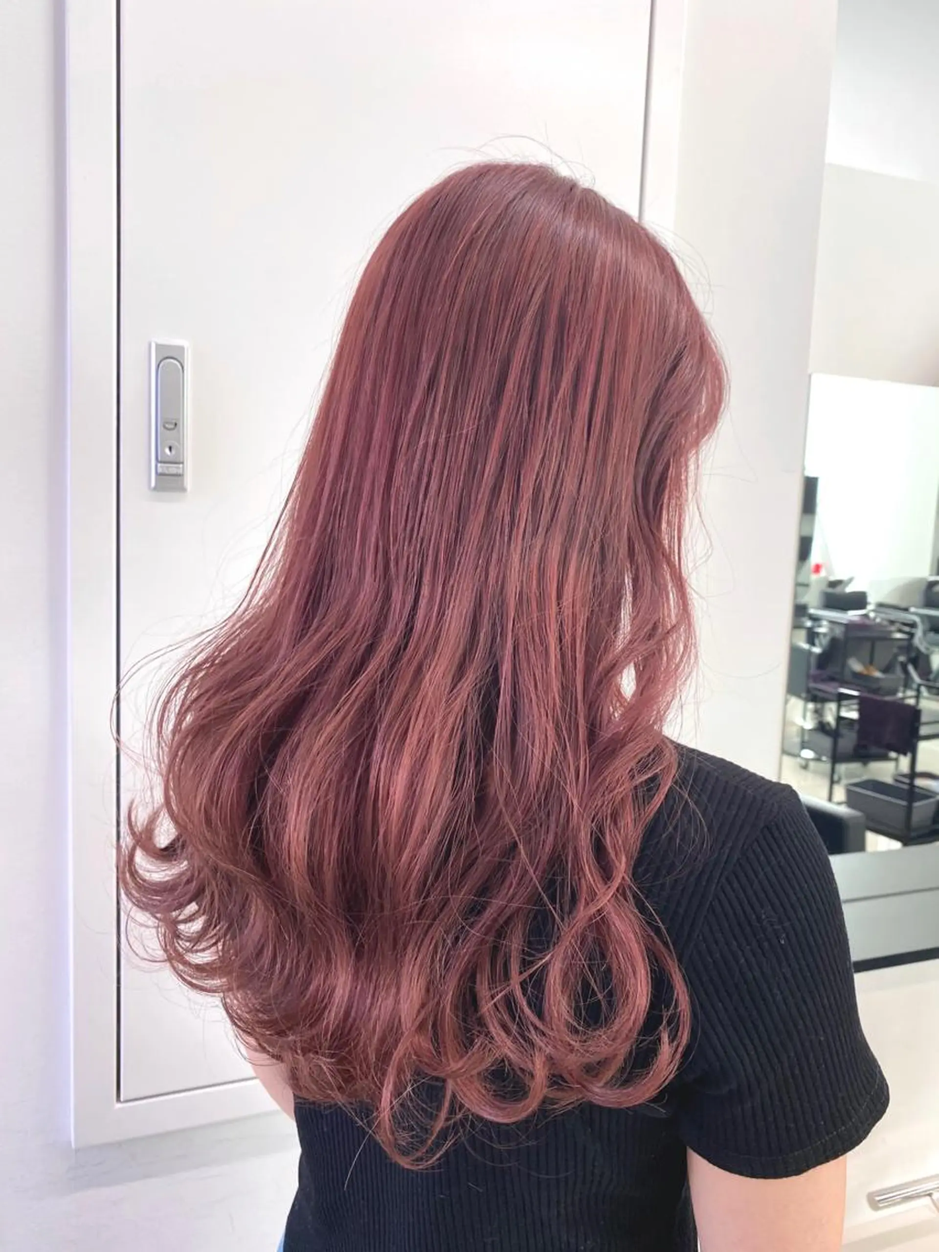 ミディアム カラー インナーカラー ラベンダーカラー オレンジ ピンクカラー 韓国風ヘア ヘアカラー トリートメント momo所属・メンズヘアメイク 🩵Mayuki🩵のヘアスタイル