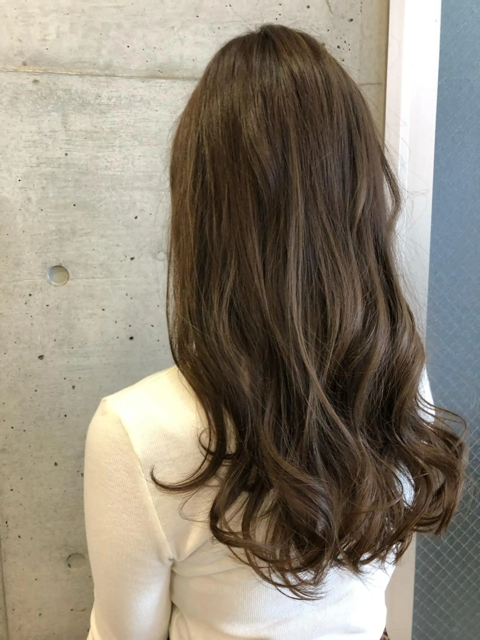 ロング カラー グレージュ ヘアカラー 大栗 佑也  髪質改善のヘアスタイル