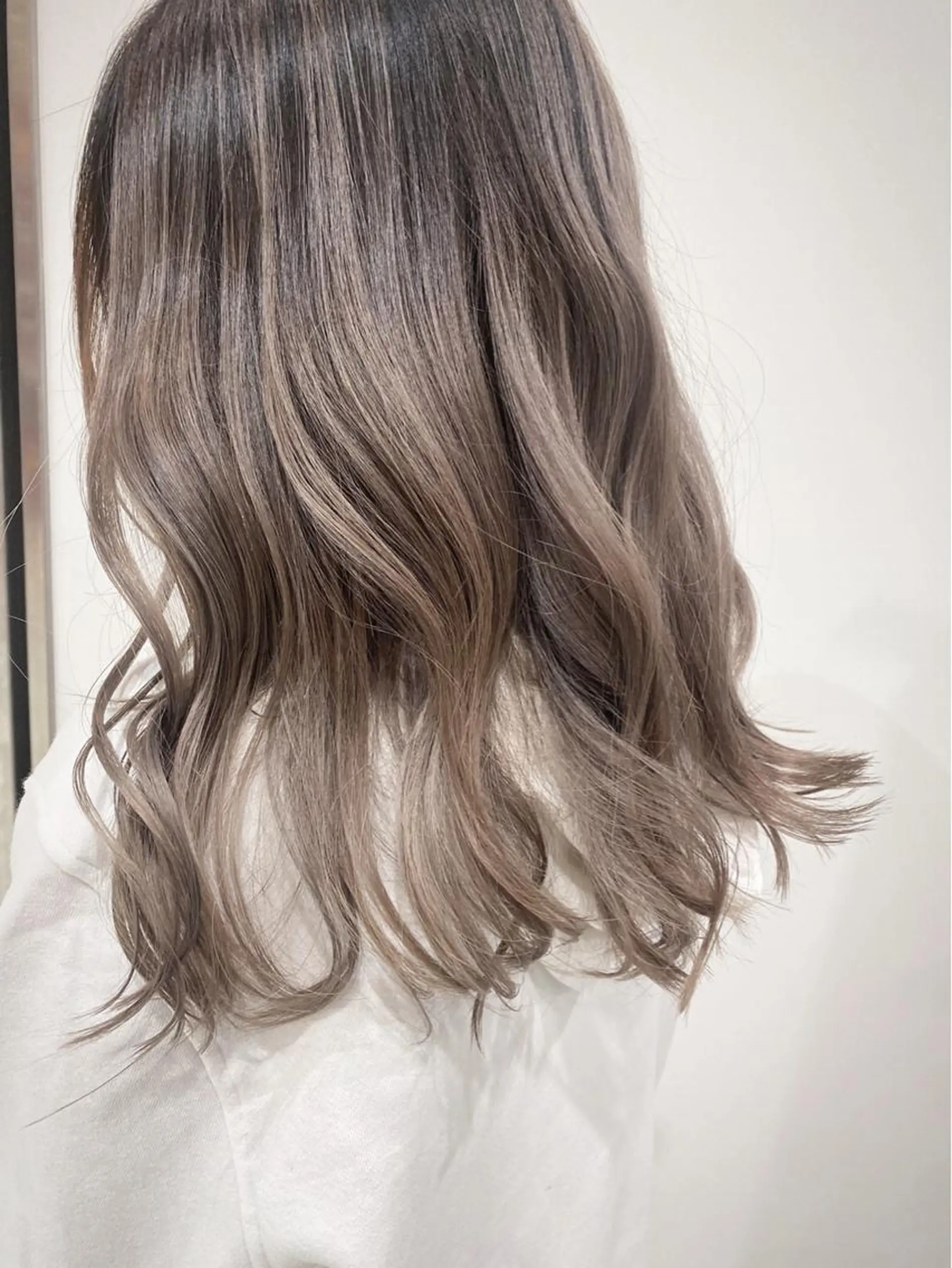 セミロング レイヤーカット まお♡レイヤーカット 耳ツボジュエリーのヘアスタイル