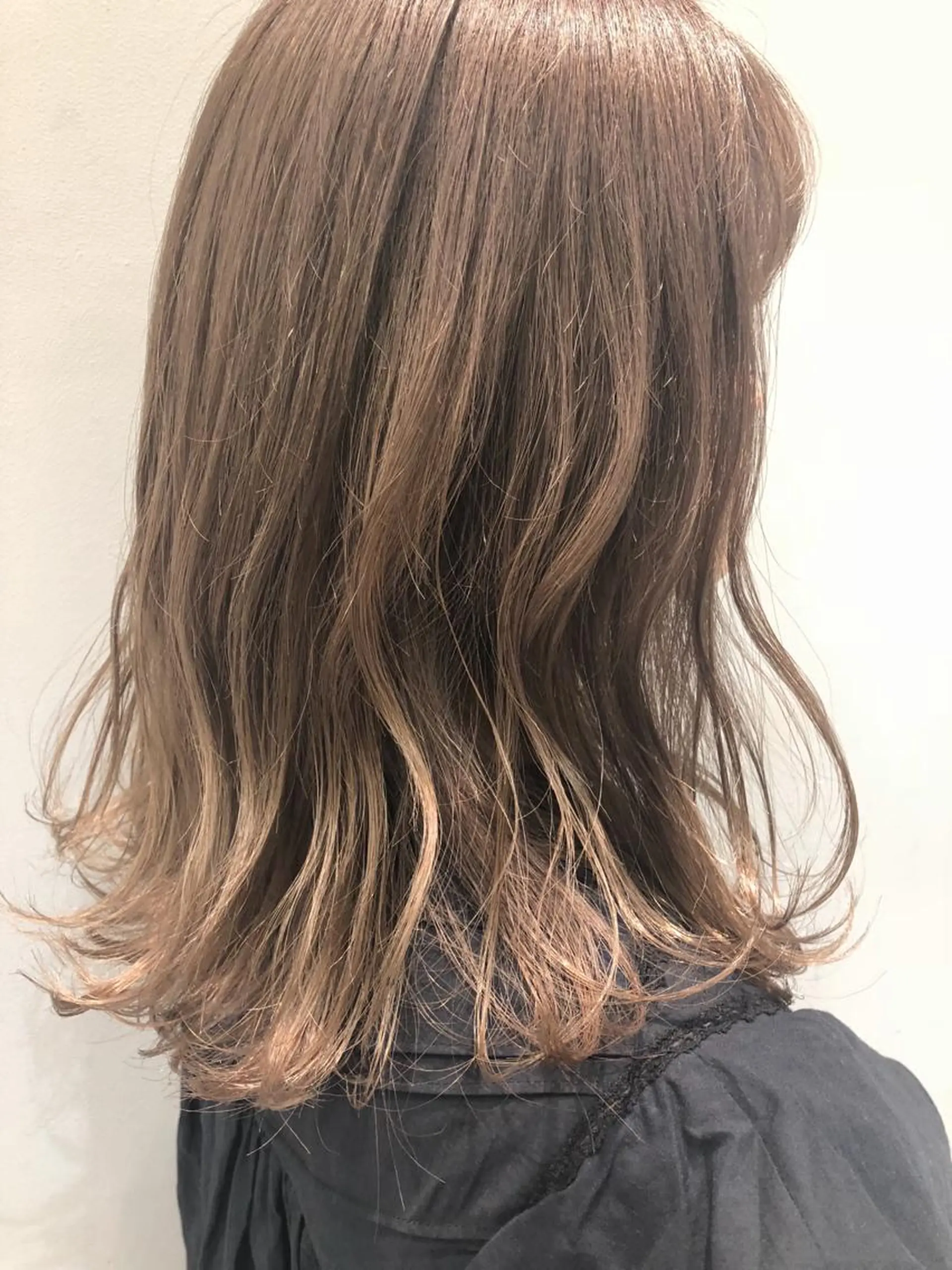 ロング カラー ベージュカラー ブリーチ ハイトーンカラー ミルクティーベージュ ロング カット ヘアカラー トリートメント 韓国ヘア🇰🇷 トヨキトキコのヘアスタイル