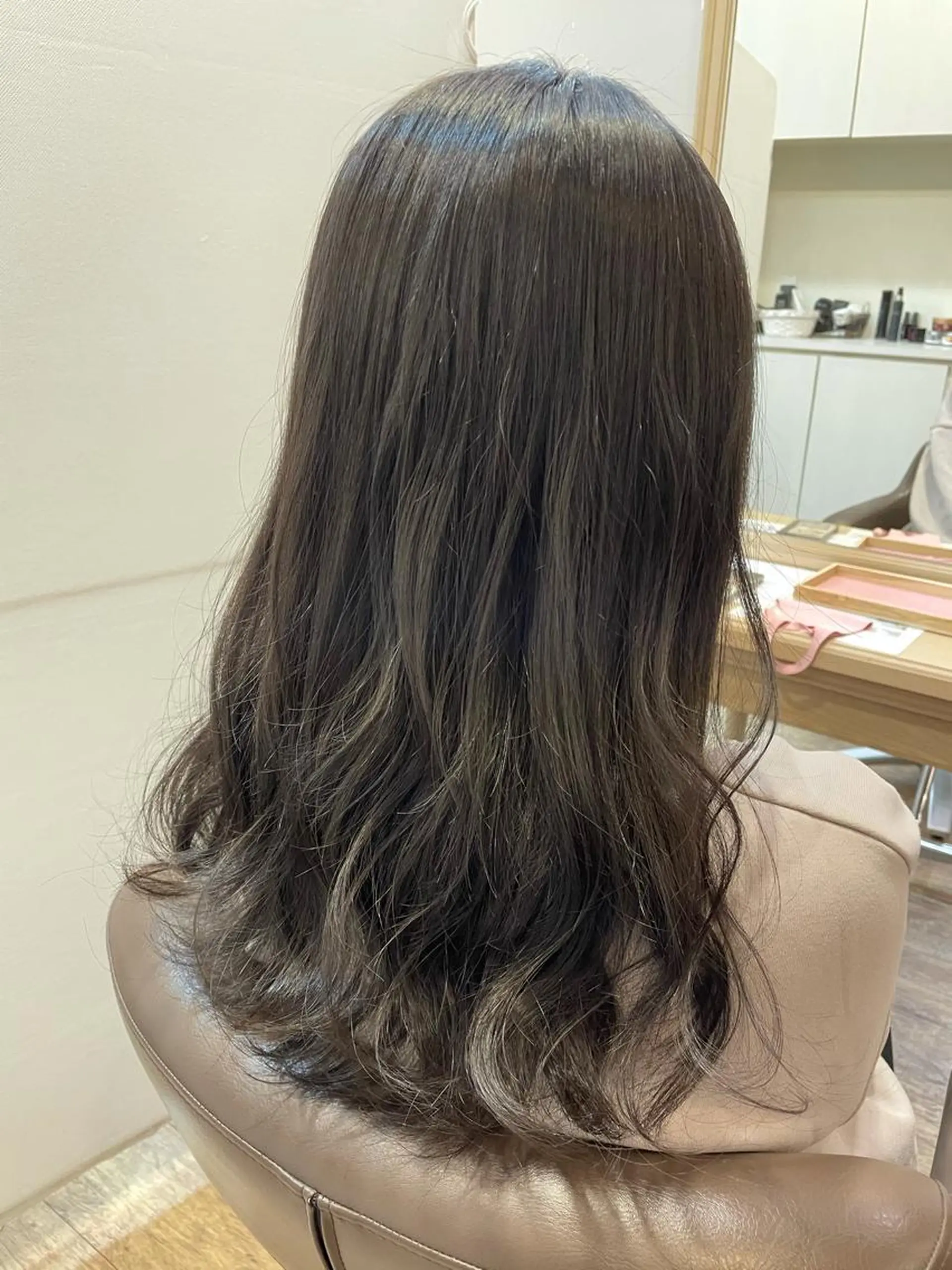 ロング カラー グレージュ オリーブグレージュ オリーブグレー ヘアカラー トリートメント メンズパーマ🌀/ 中村郁未のヘアスタイル