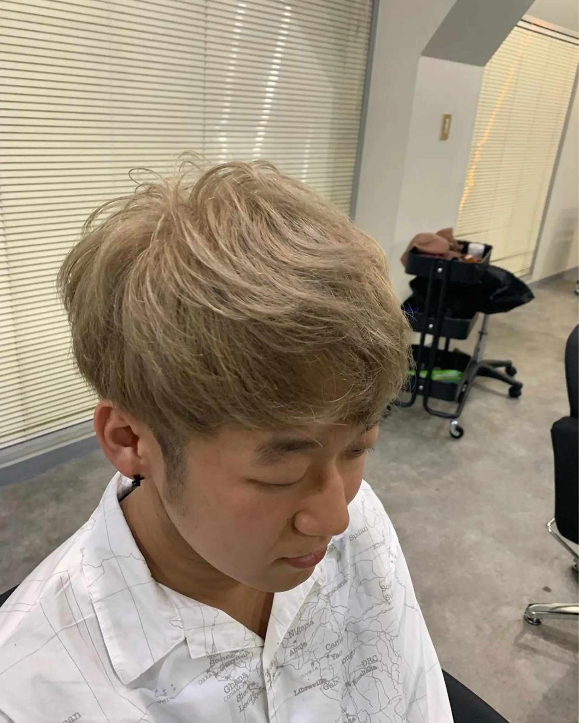 ショート カラー メンズ ベージュカラー 🫧顔まわりレイヤー カット🫧🧼白石輝のヘアスタイル
