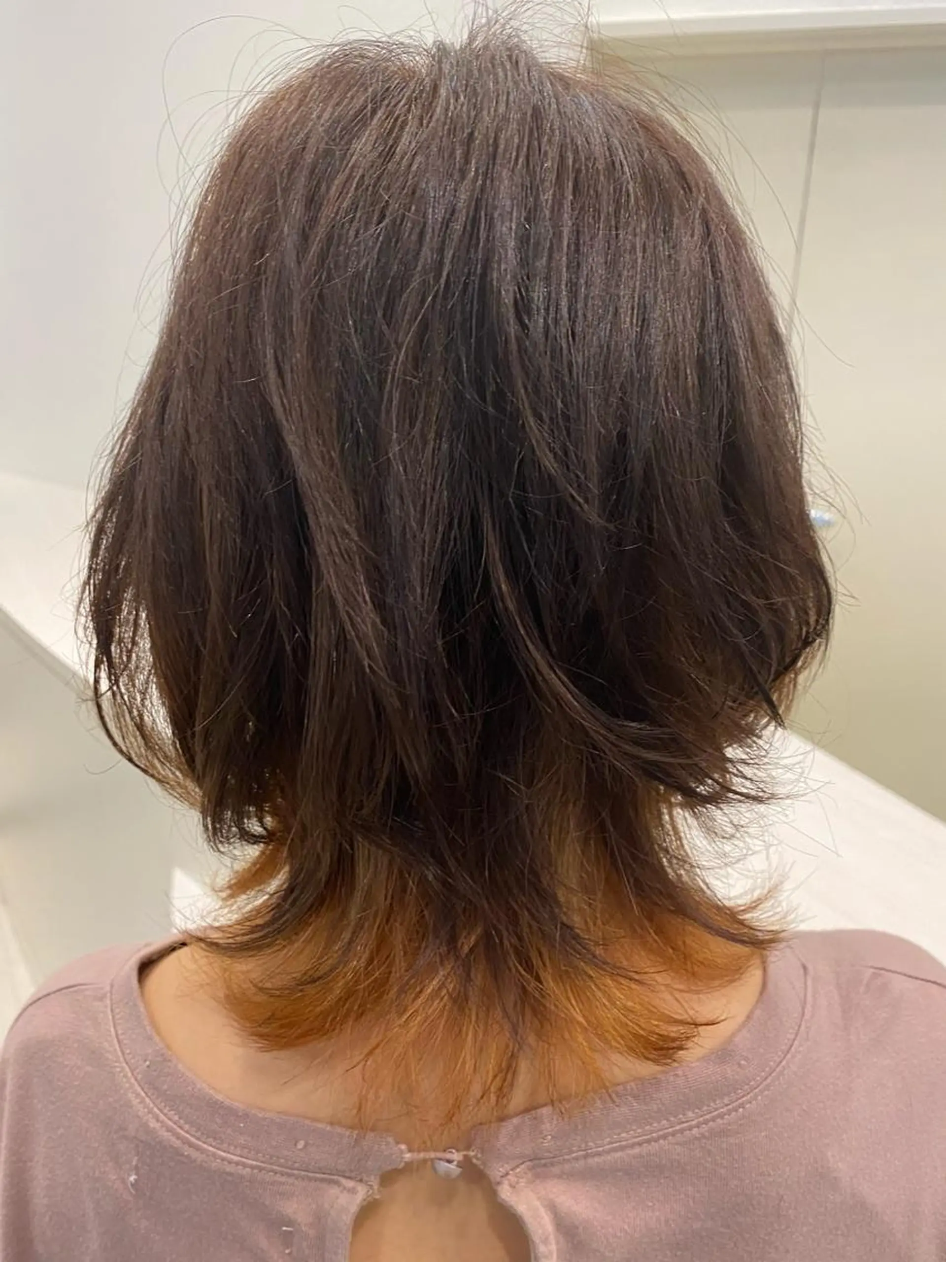 ミディアム カラー パーマ インナーカラー くびれヘア 鈴木 真悠のヘアスタイル