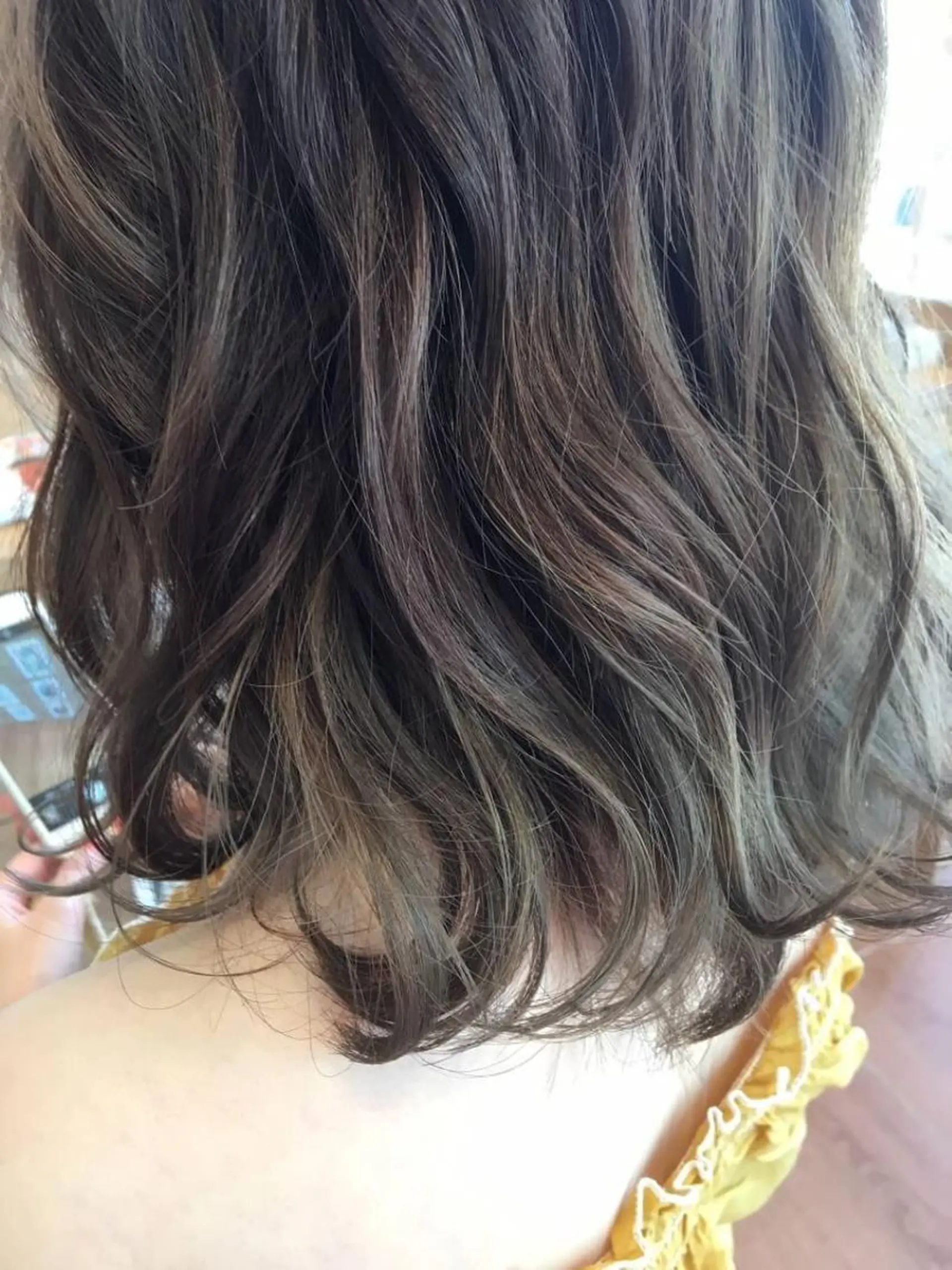 セミロング カラー 畠山 華奈のヘアスタイル