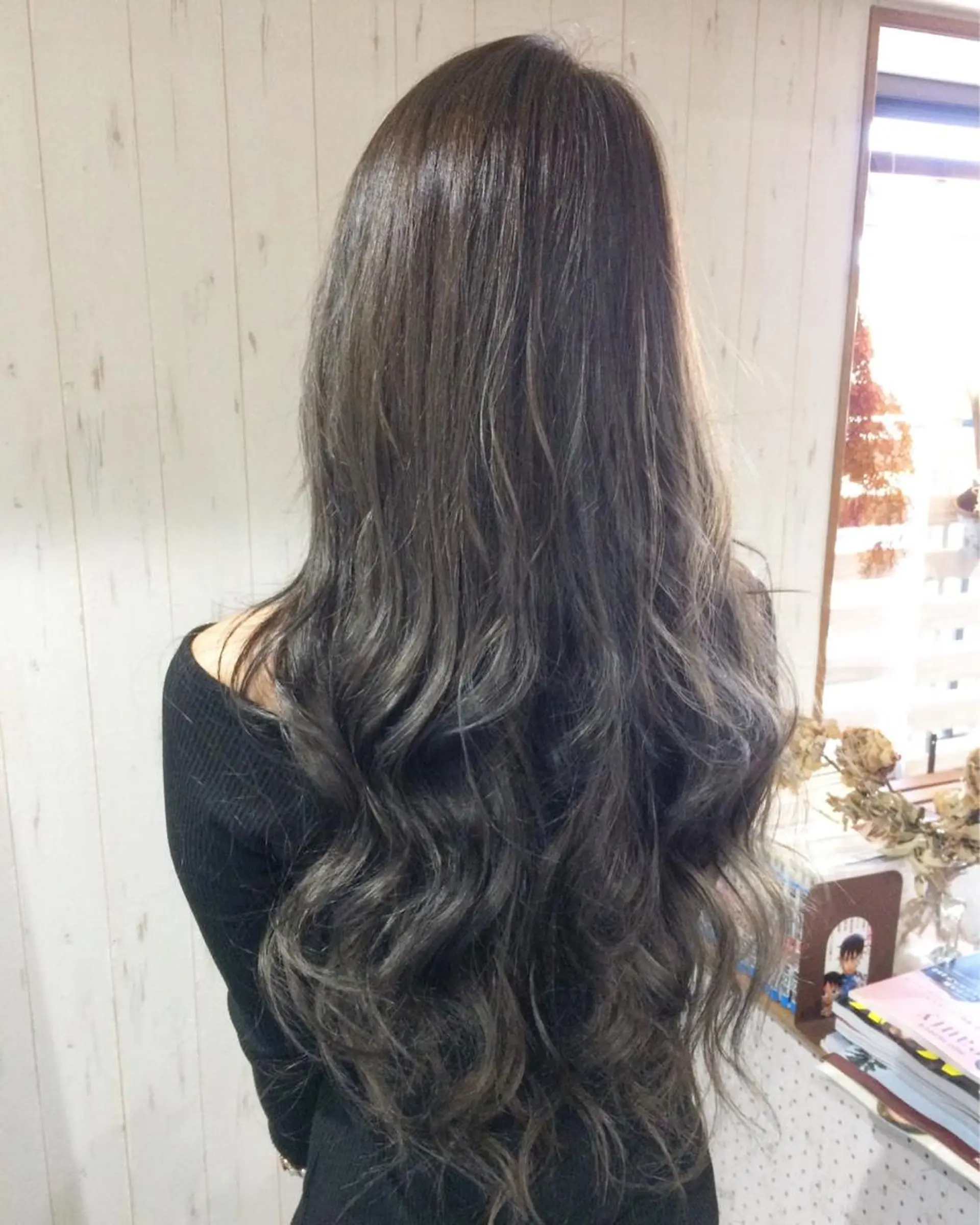 ロング カラー ダークグレー ダークグレージュ グレージュ 西川 敏夫のヘアスタイル