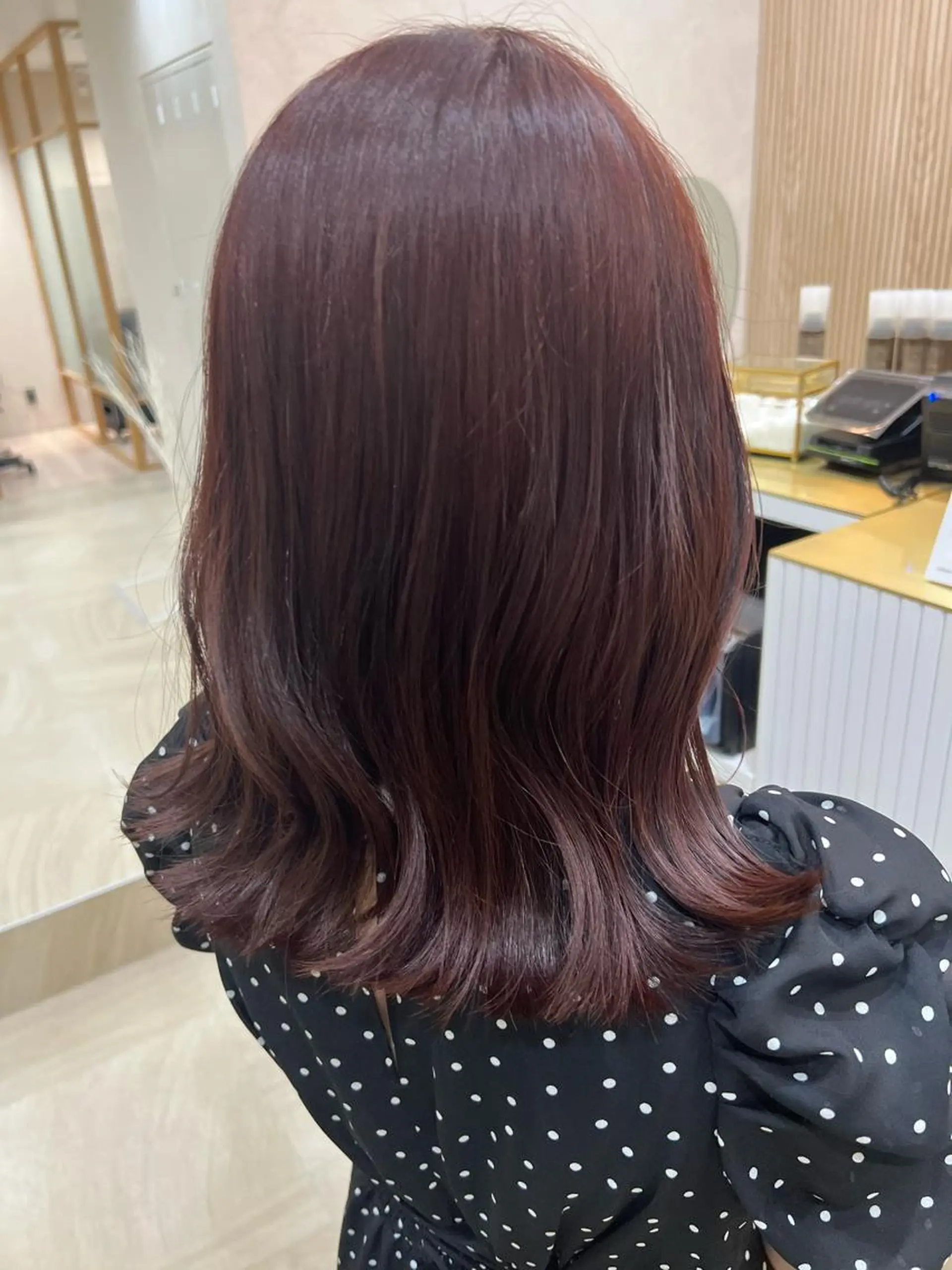 ミディアム カット ヘアカラー トリートメント ヘッドスパ mina .のヘアスタイル