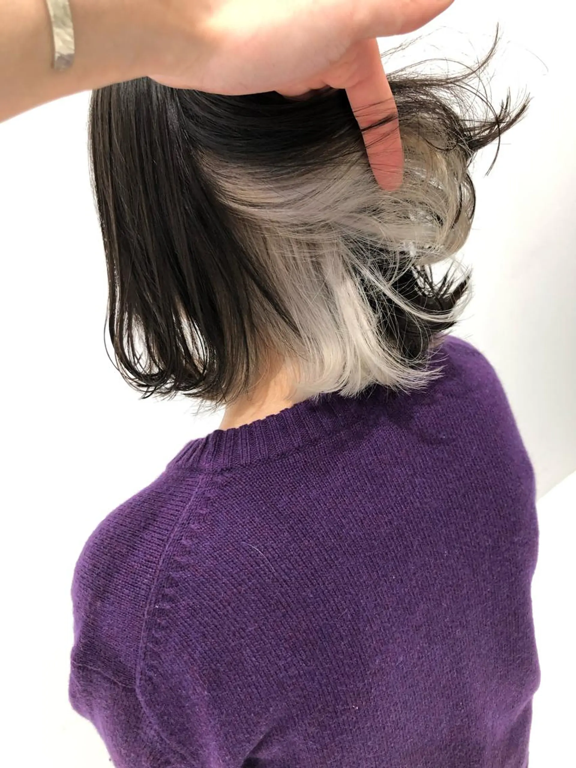 ショート カラー Kro ハイトーン×デザインのヘアスタイル