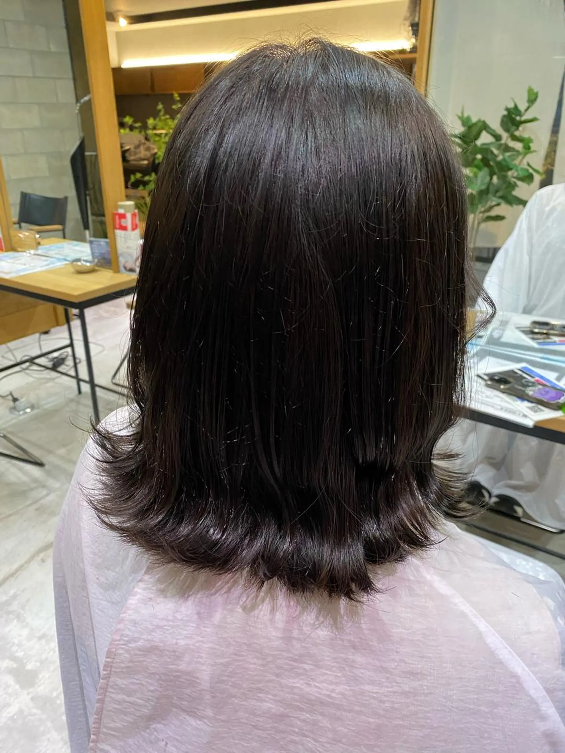ミディアム アッシュ 艶髪・透明感カラー・ 韓国ヘア・Yuriのヘアスタイル