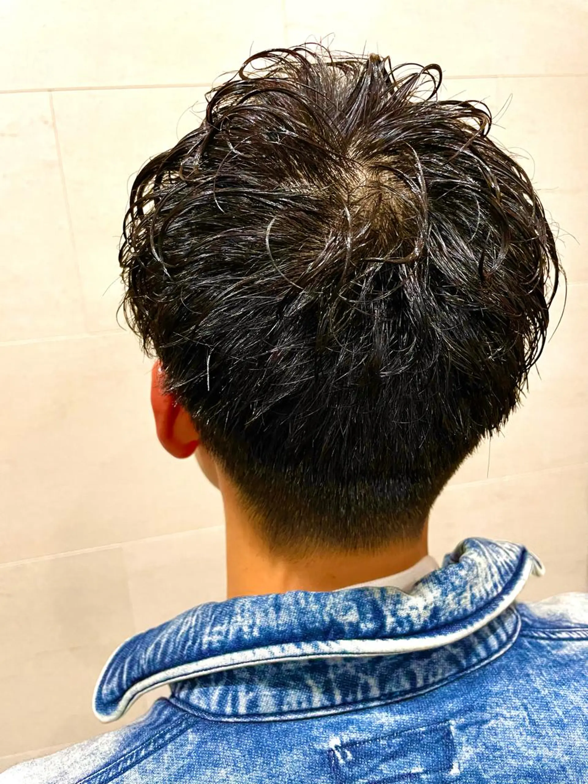 ショート メンズ アップバング メンズパーマ ショートヘア Graceful BarBer platinum所属・無料メンズカット💈 遠山泰輝のヘアスタイル