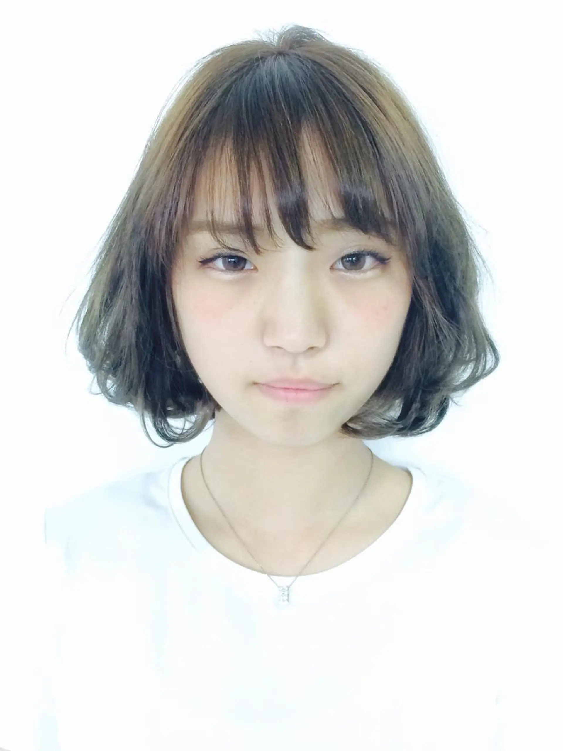 ショート カラー パーマ アッシュ 透明感カラー ボブ 顔周りカット シースルーバング LUCK本厚木 浦住 貴大のヘアスタイル