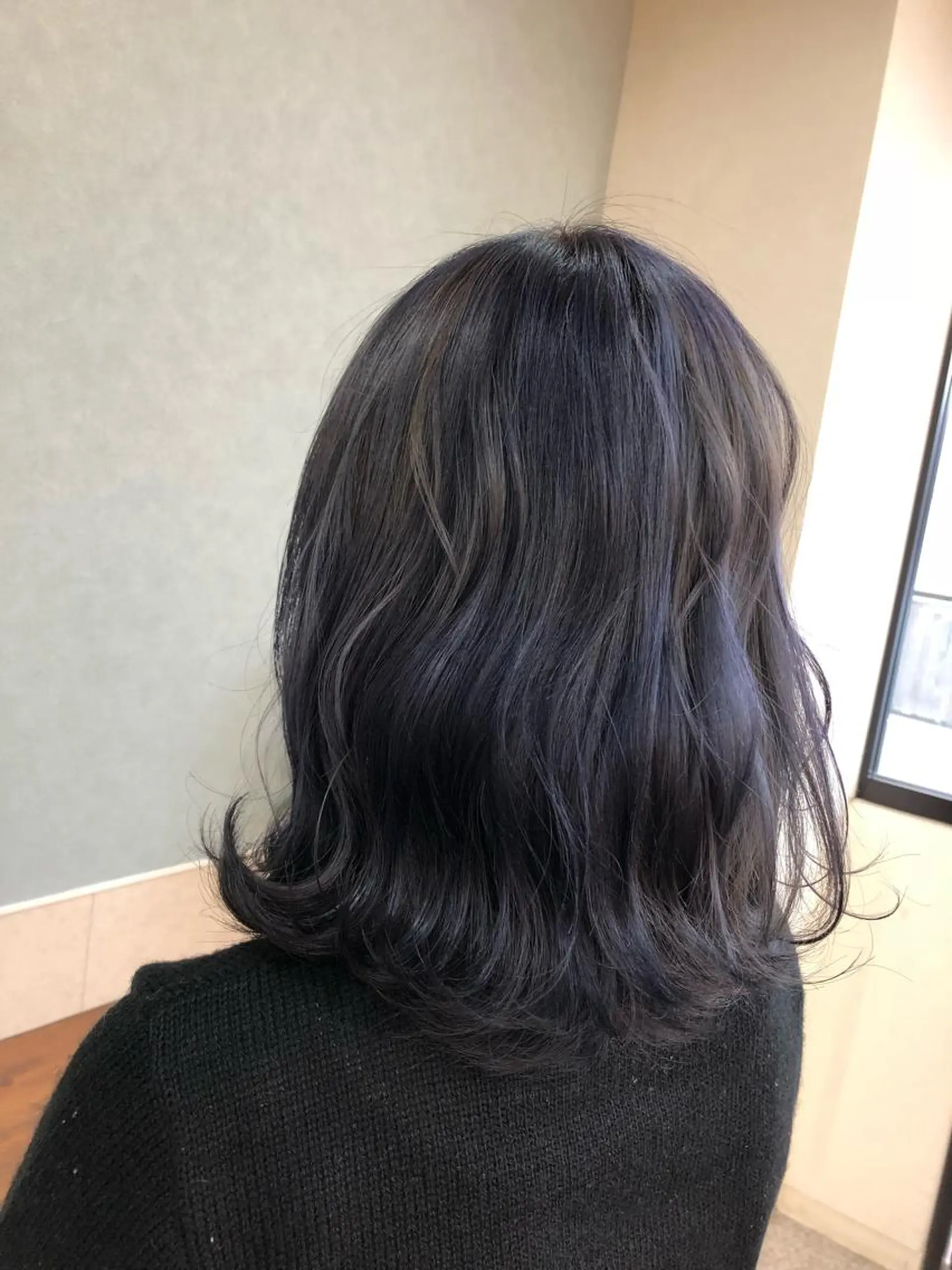ミディアム カラー ブリーチ ブルーカラー ブルーパープル パープルカラー 大野 まゆのヘアスタイル