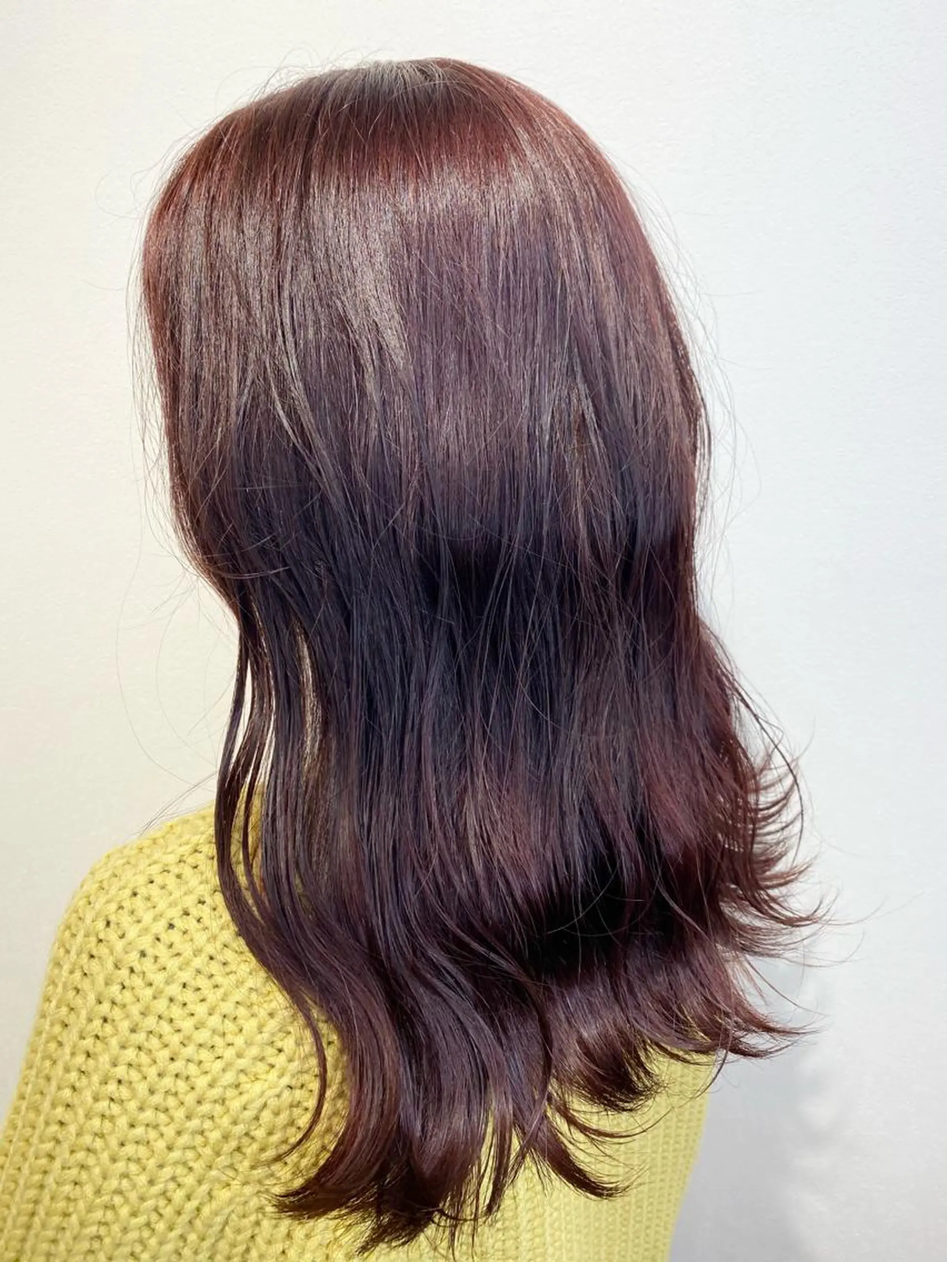 セミロング カラー ボルドーカラー 佐々木 有彩のヘアスタイル