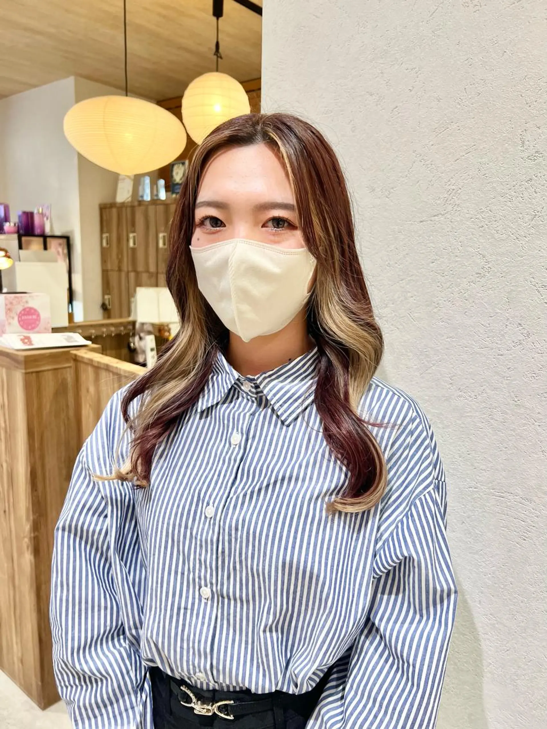 ロング カラー ベージュカラー ブリーチ ミルクティーベージュ 卒業式のヘアスタイル Oasisgarden所属・レイヤー/ブリーチ MOMOのヘアスタイル