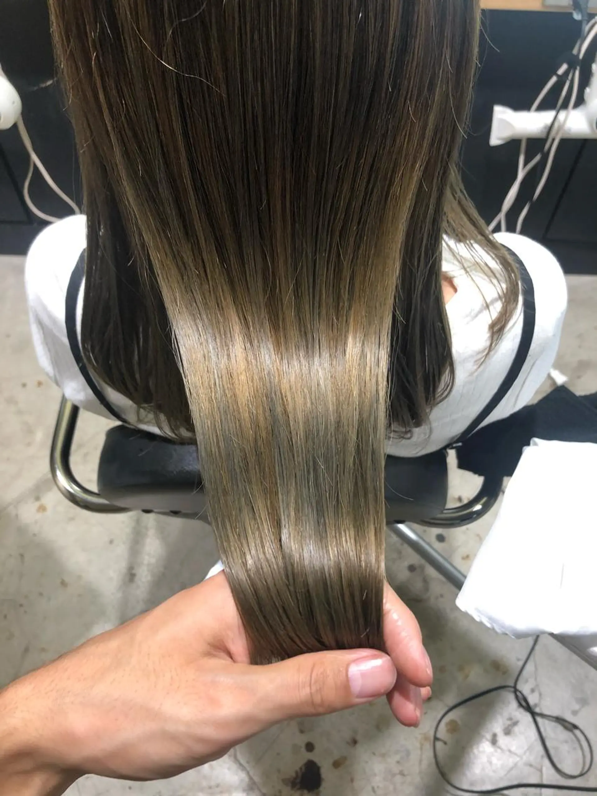 ロング カラー バレイヤージュ グレージュ レイヤーカット 舘野 太嘉宏のヘアスタイル